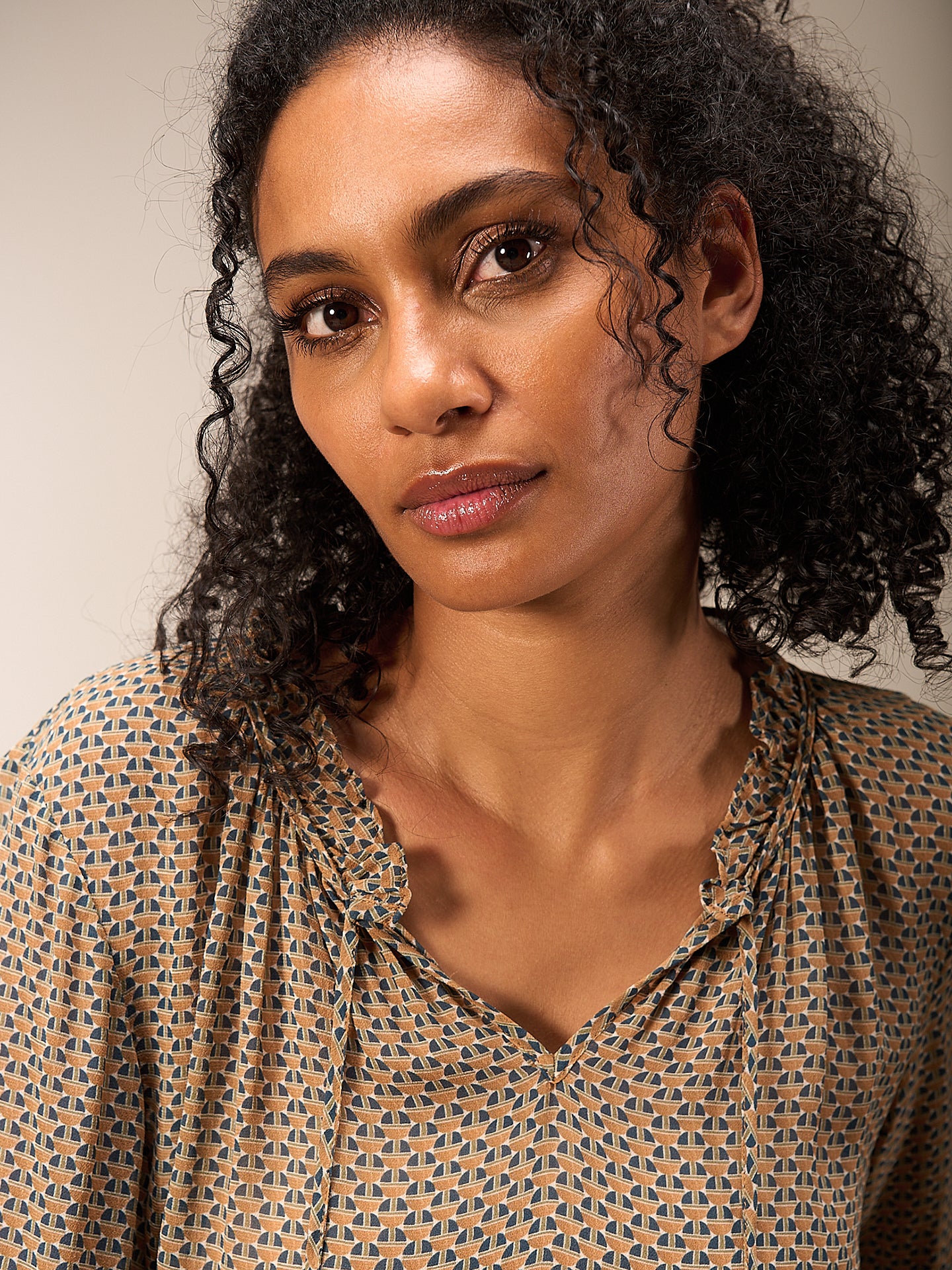 blouse avec détails à volants