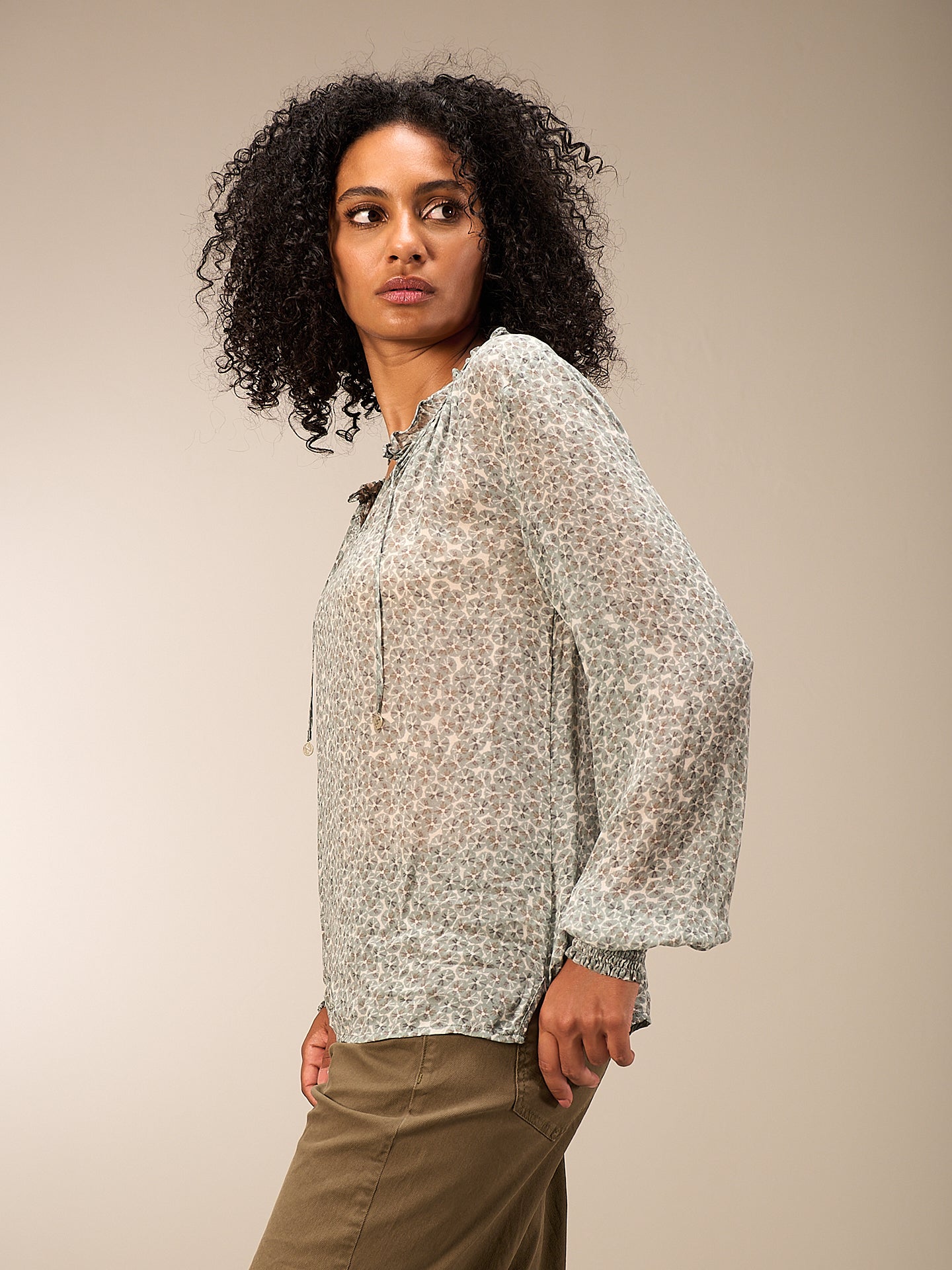 blouse avec détails à volants