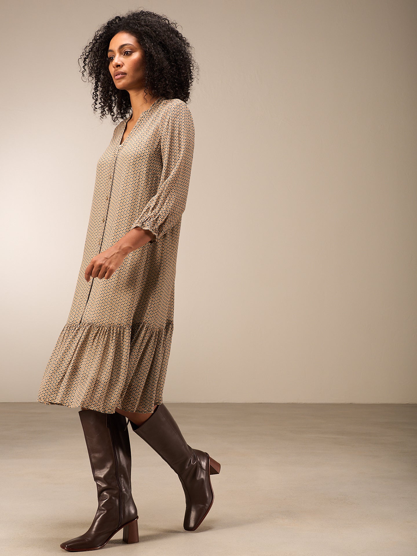 Kleid mit Volant
