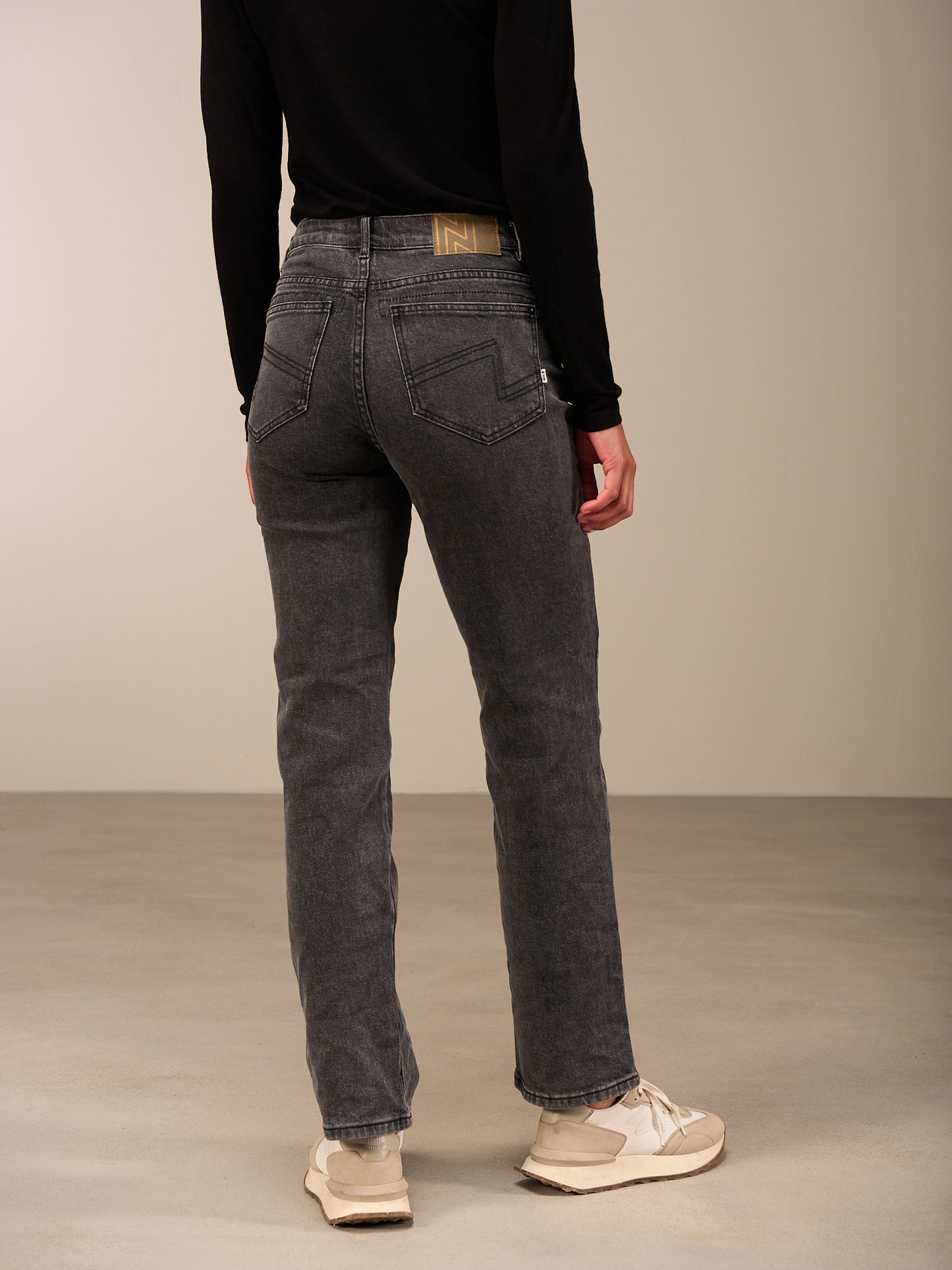 jean straight