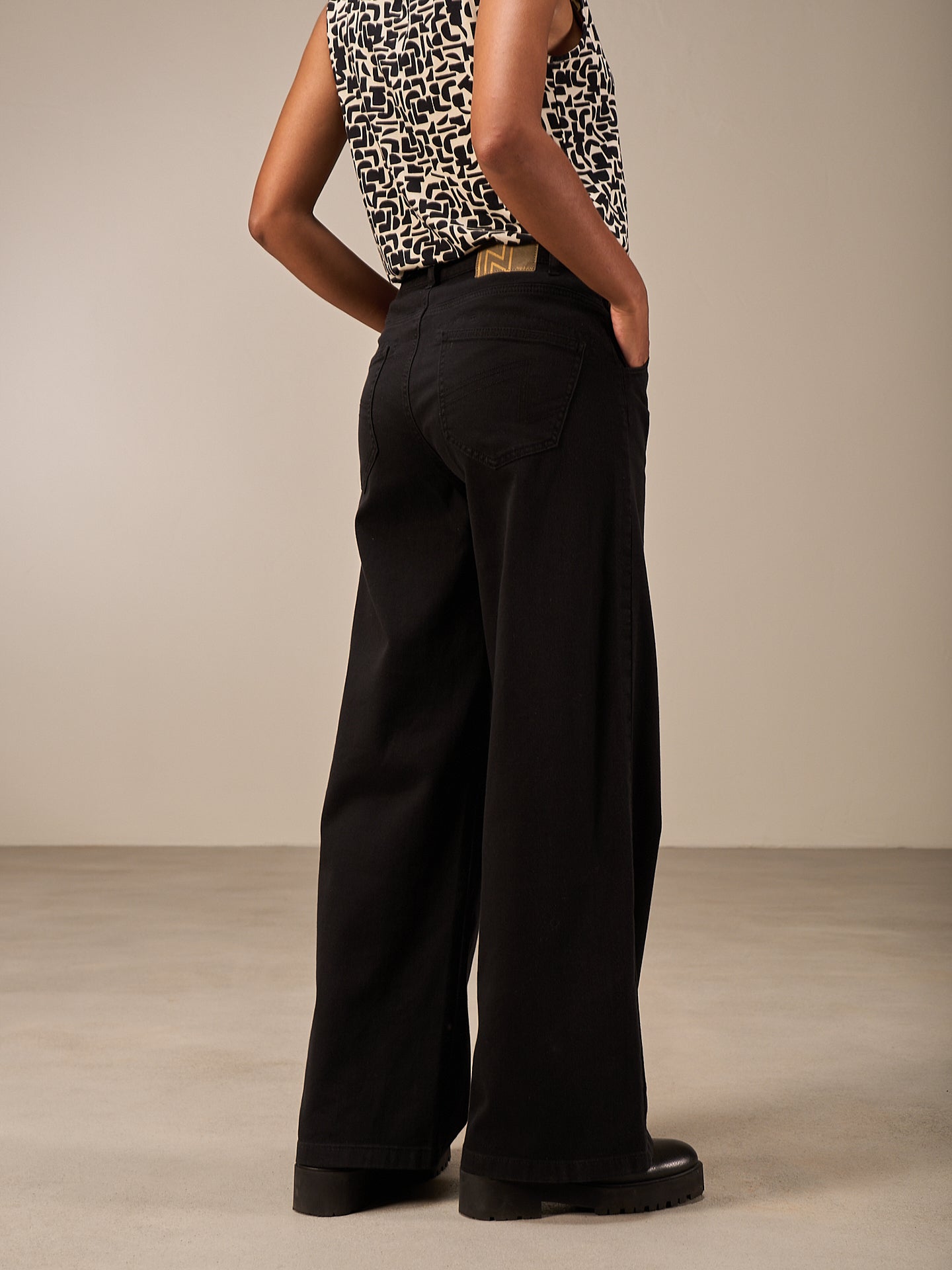 Wide-leg trousers