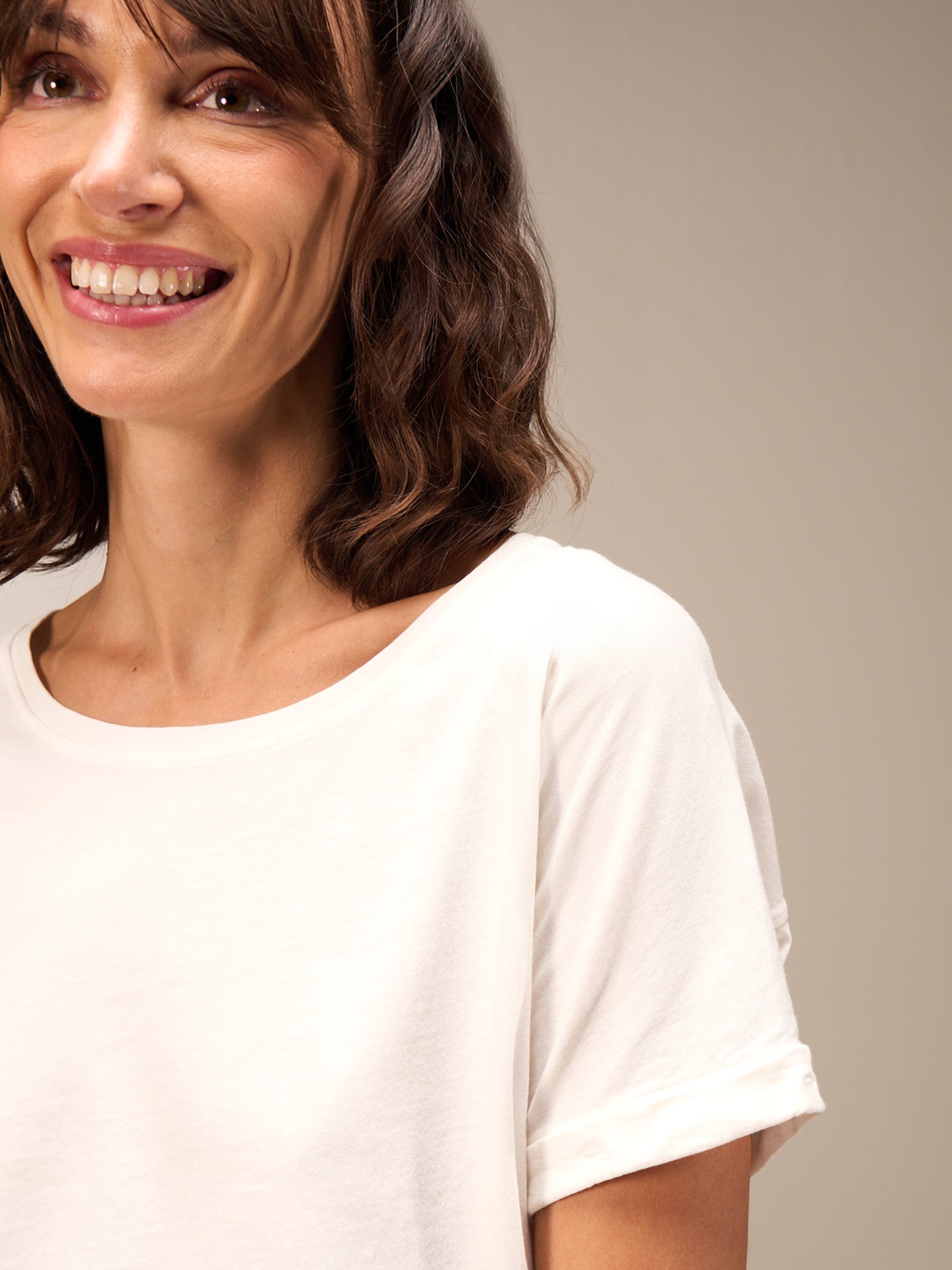 Shirt mit angeschnittenen Ärmeln