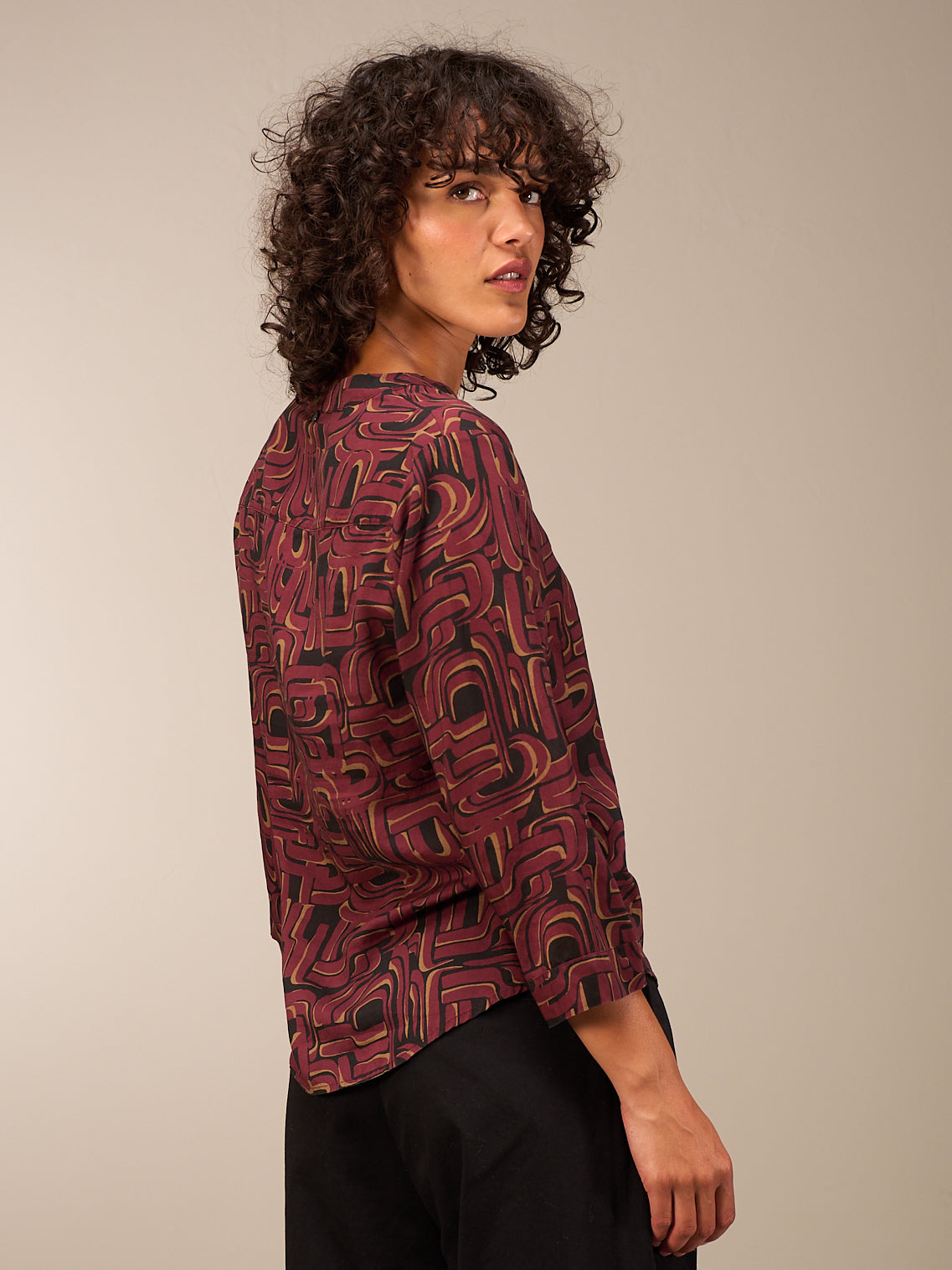 Bluse mit Stehkragen