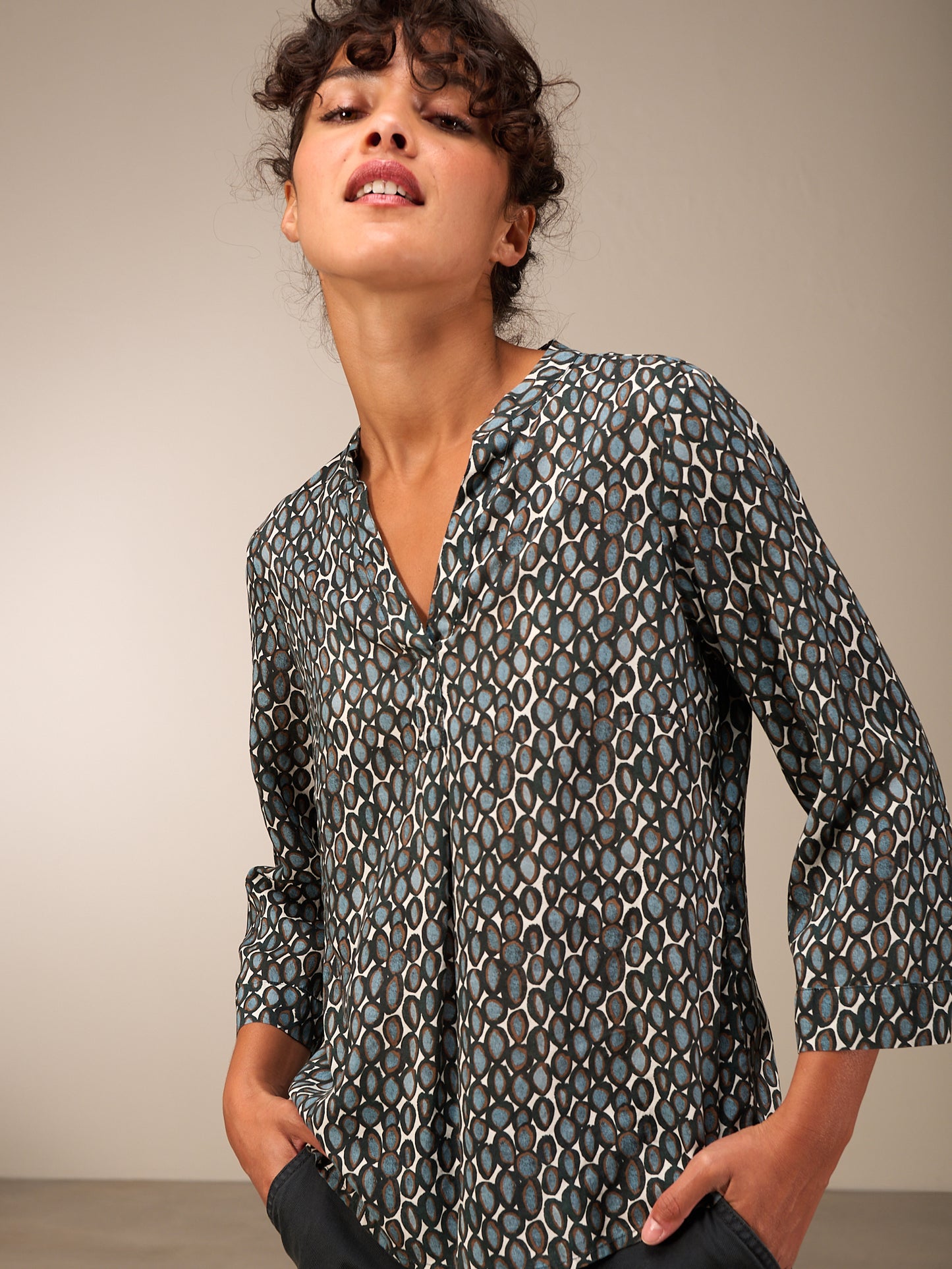 Bluse mit Stehkragen
