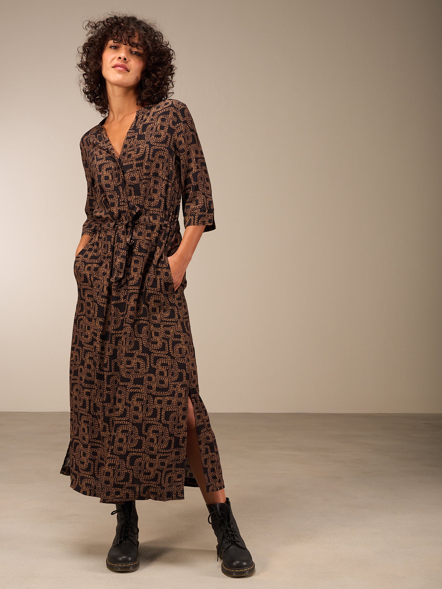 Kleid mit V-Ausschnitt