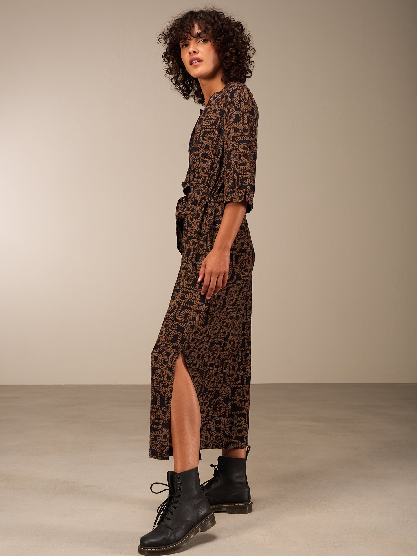 Kleid mit V-Ausschnitt