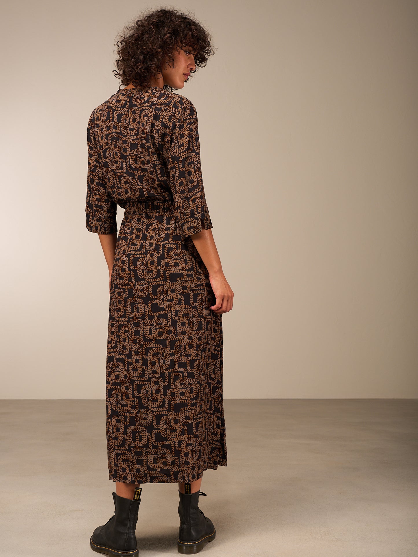 Kleid mit V-Ausschnitt