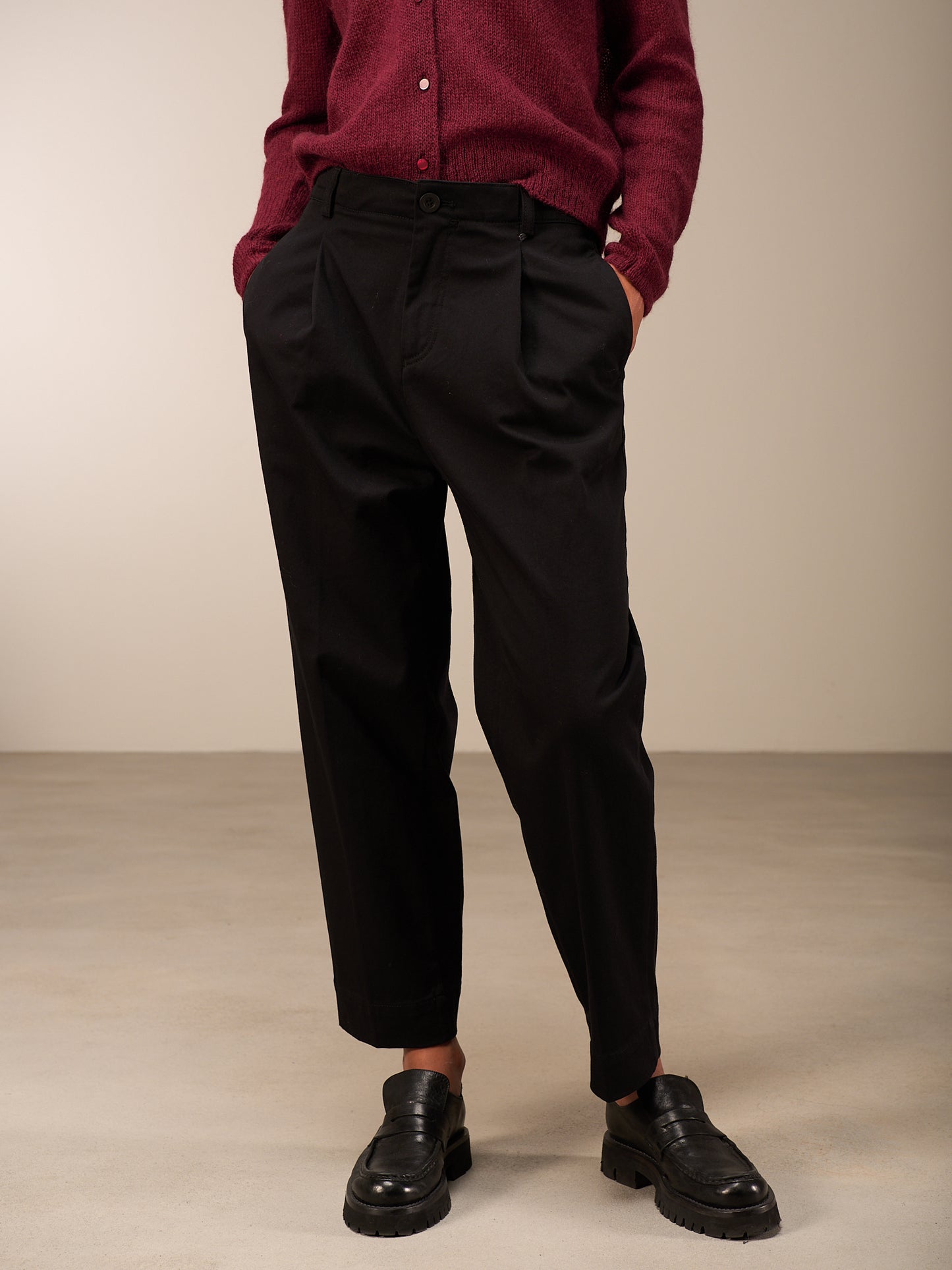 Barrel-leg trousers