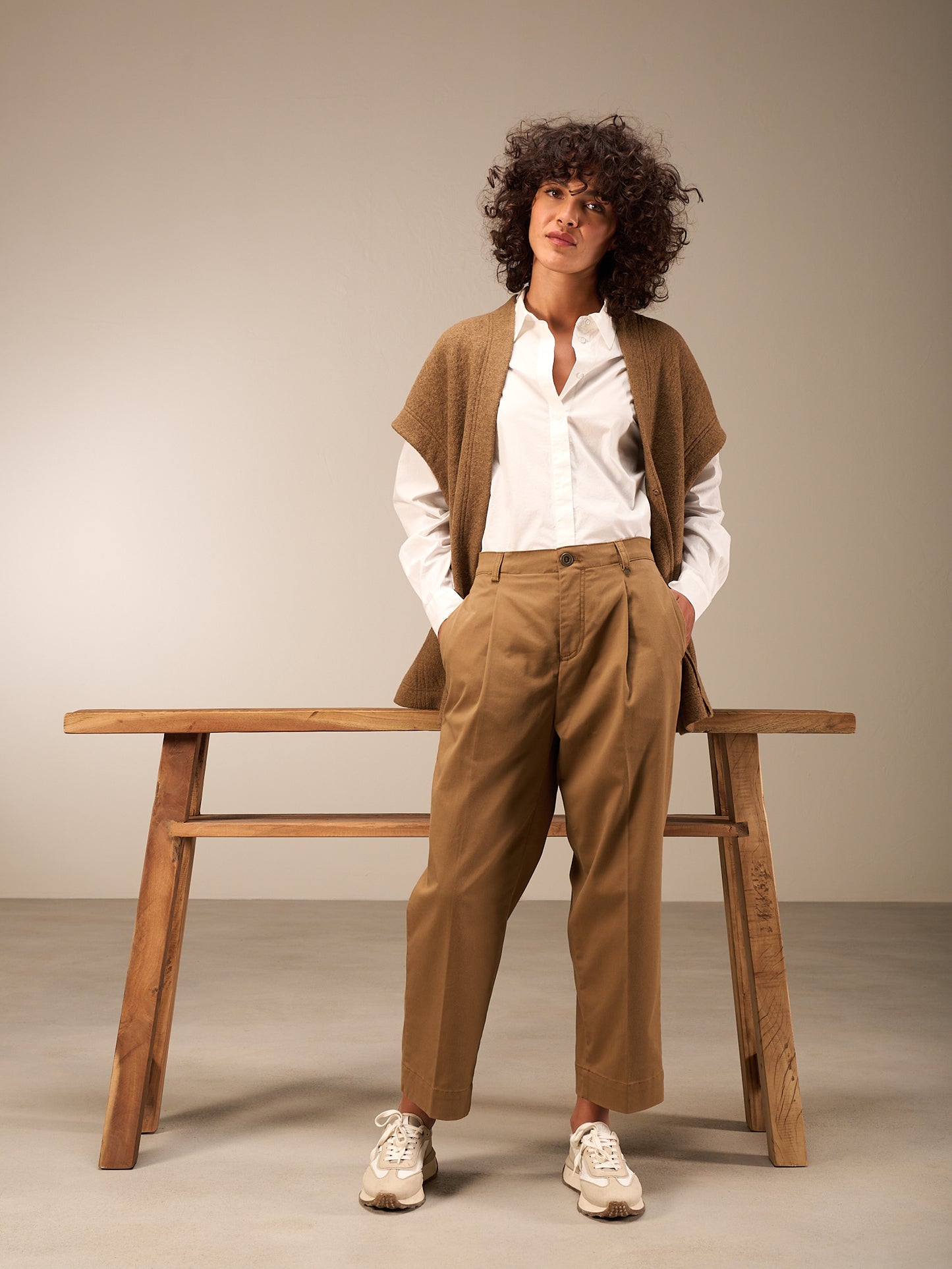 Barrel-leg trousers