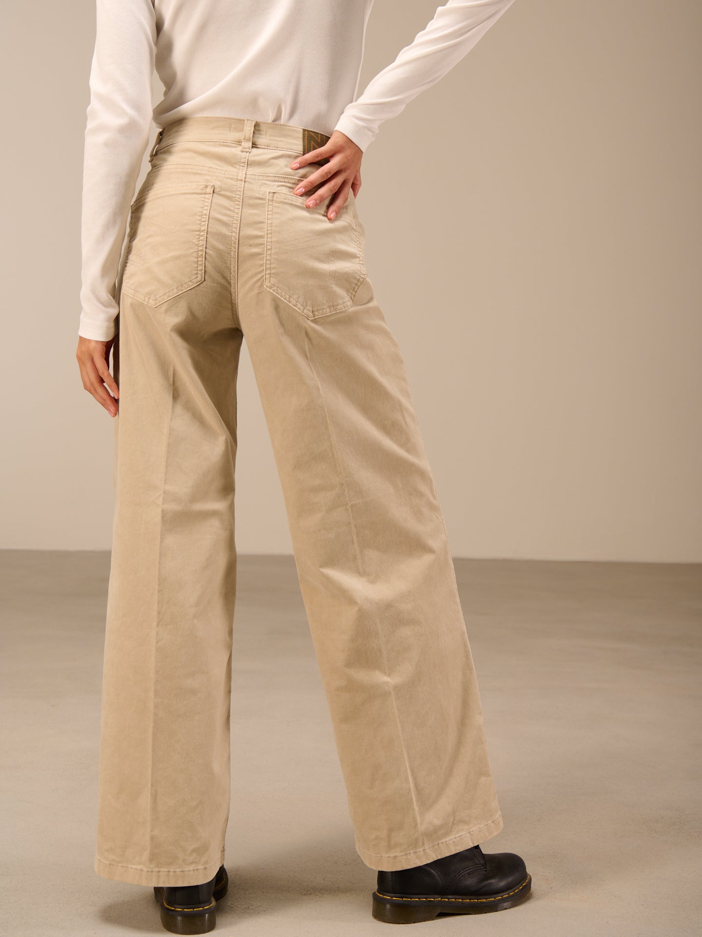 Wide-leg trousers