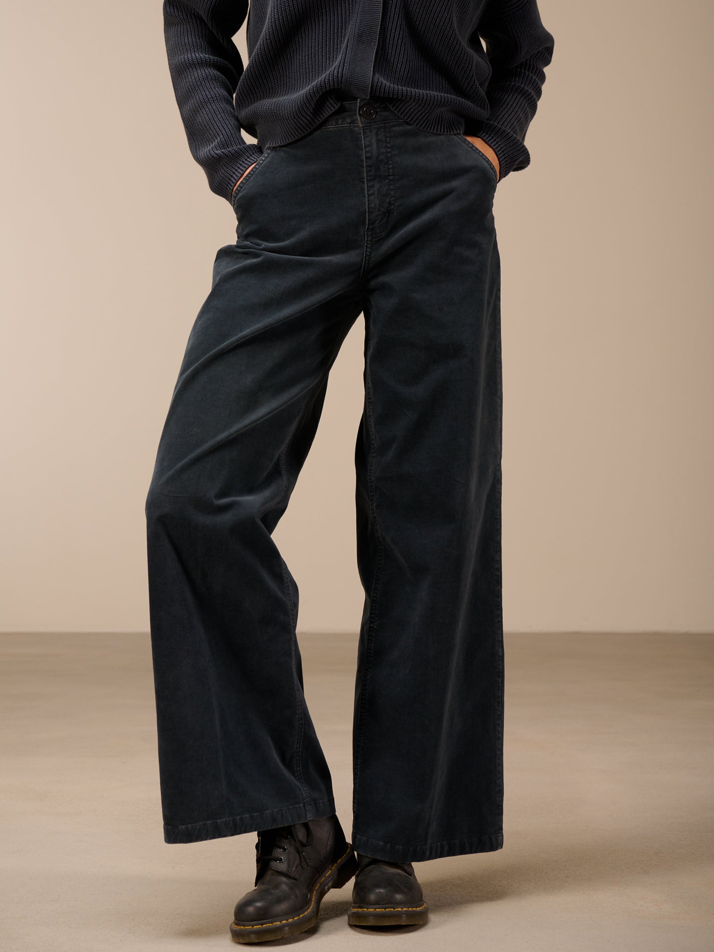 Wide-leg trousers