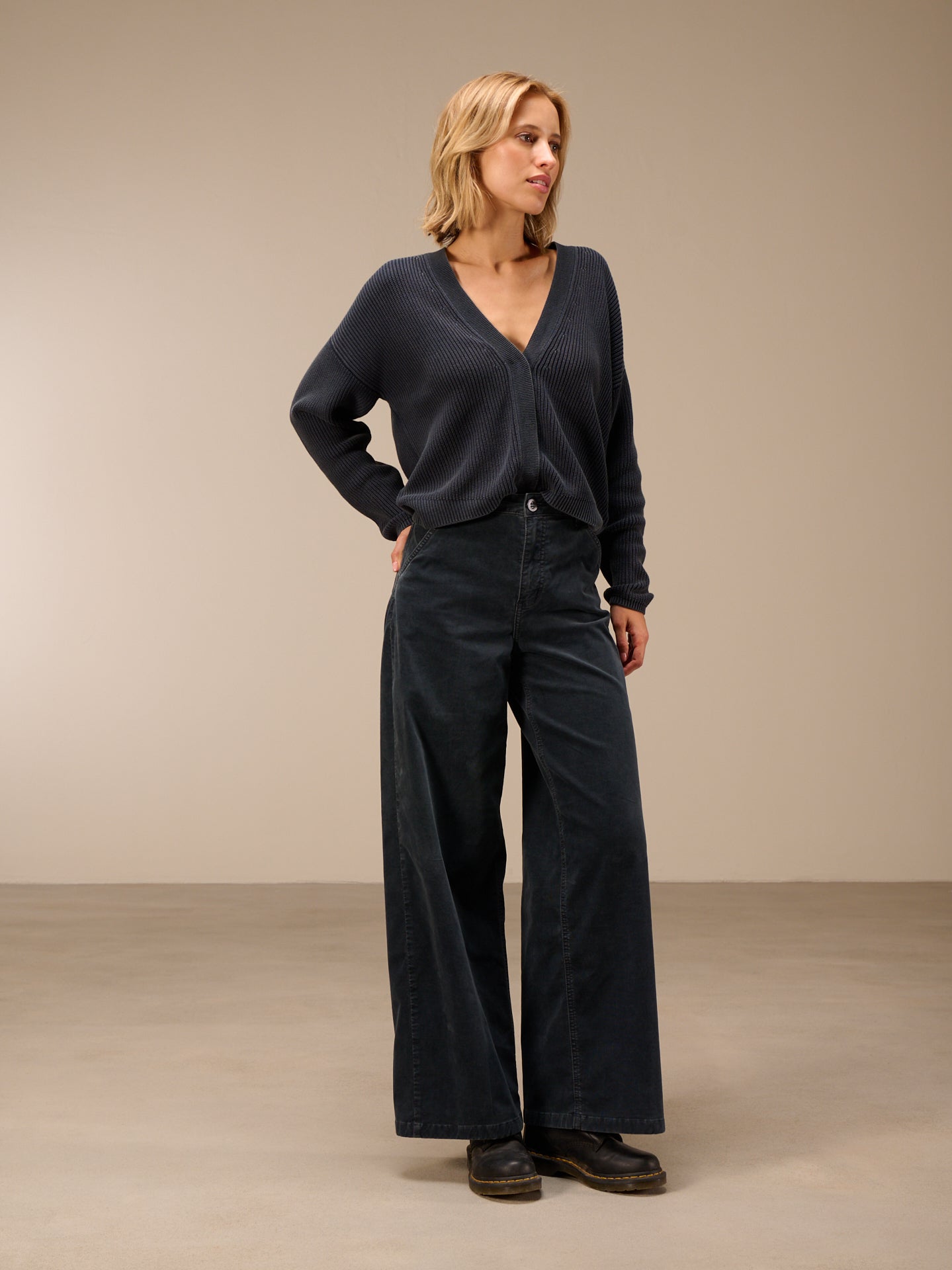 Wide-leg trousers