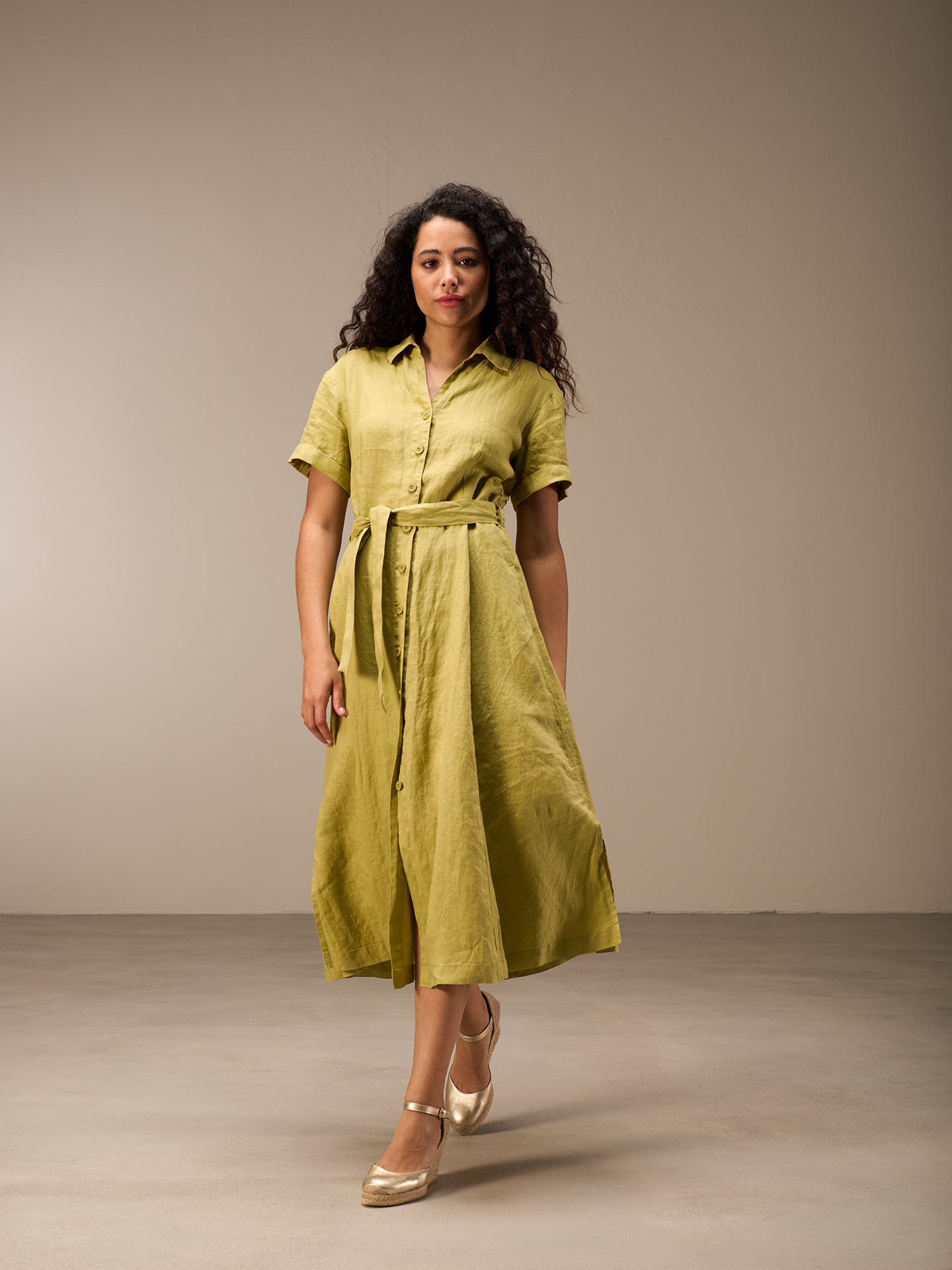 Kleid mit Knopfverschluss