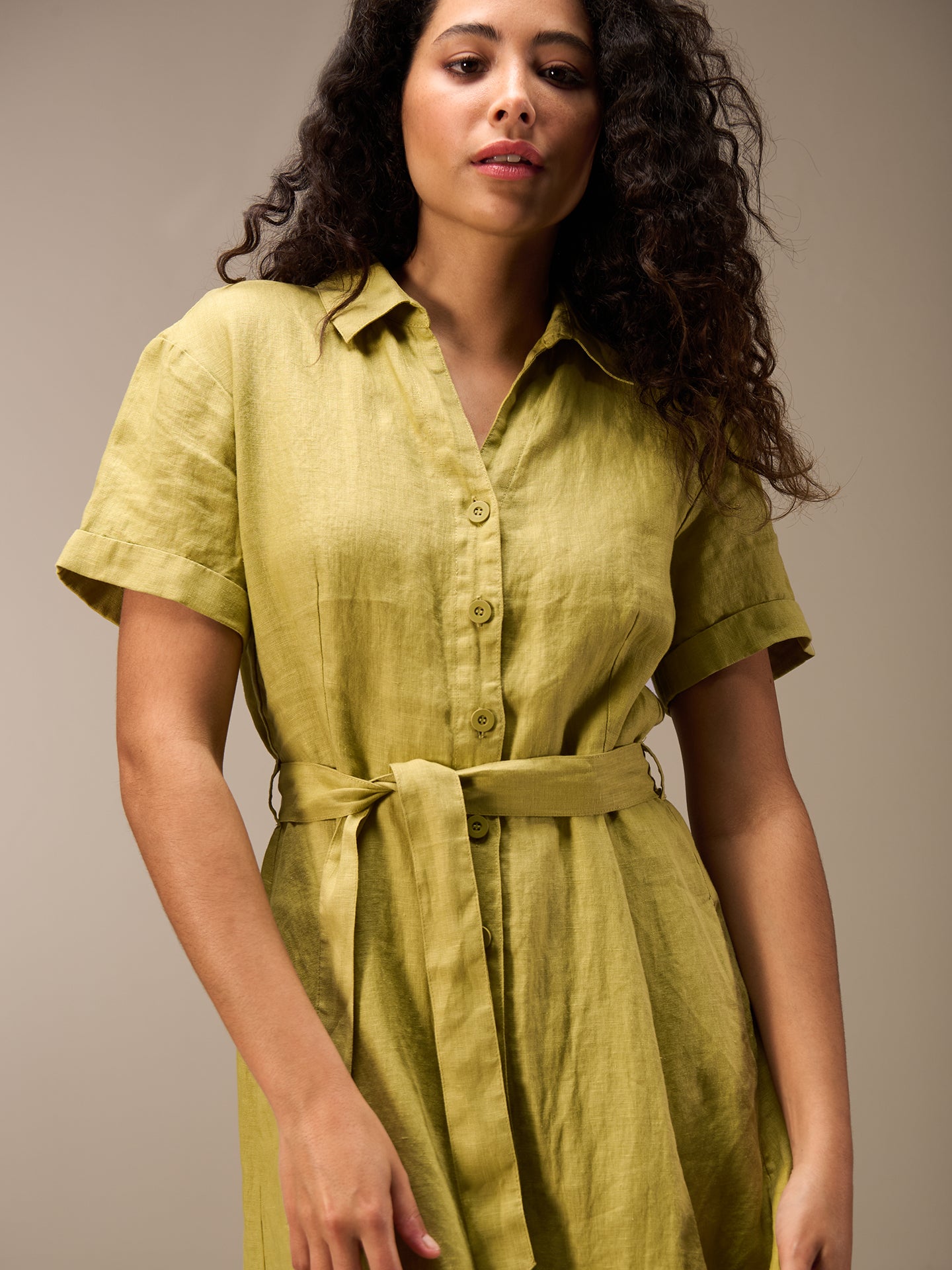 Kleid mit Knopfverschluss
