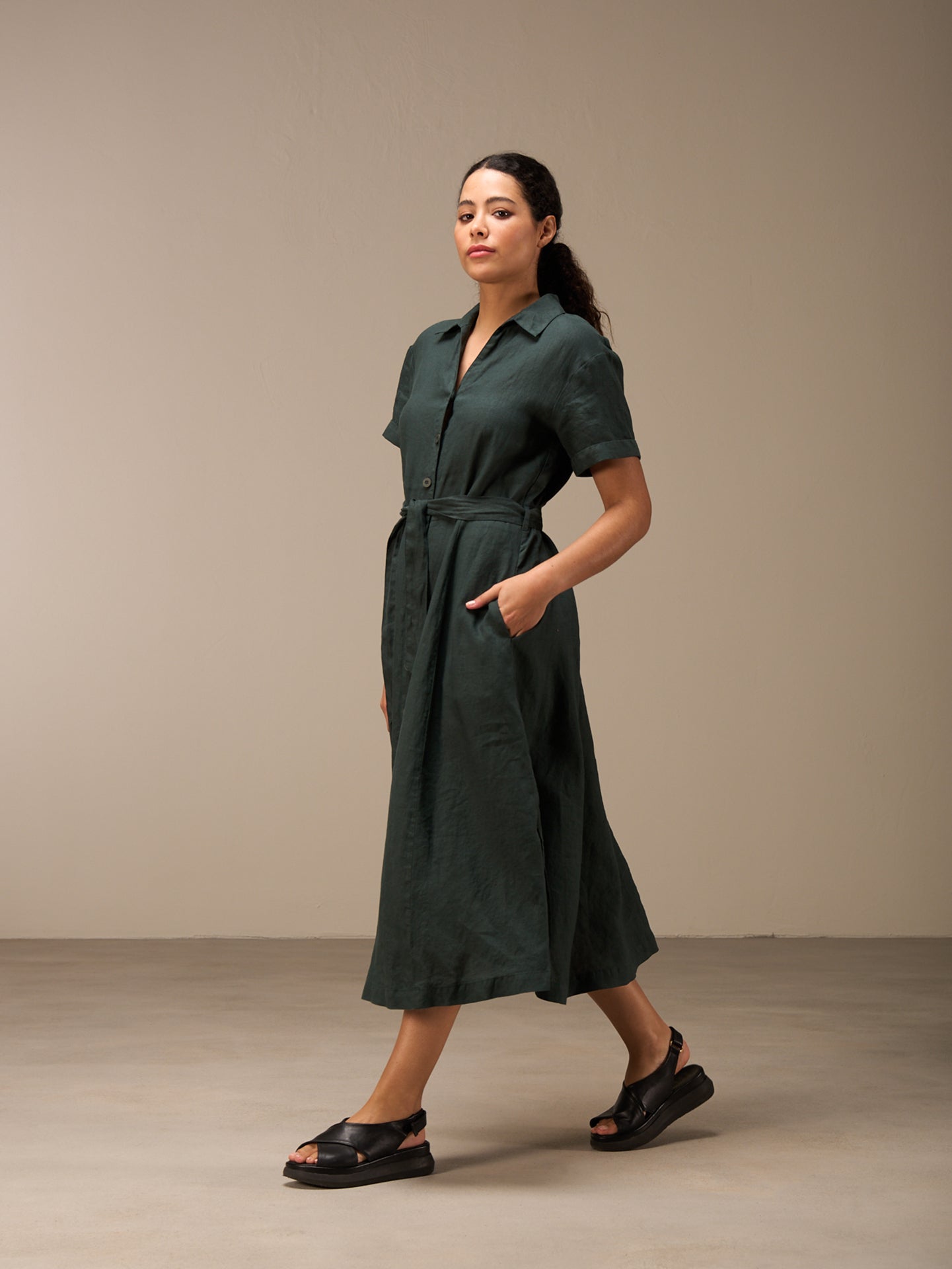 Kleid mit Knopfverschluss