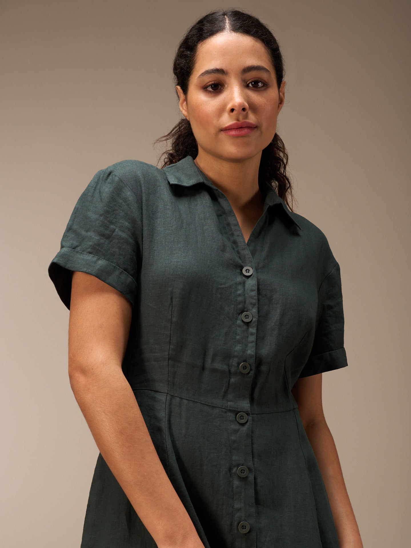 Kleid mit Knopfverschluss