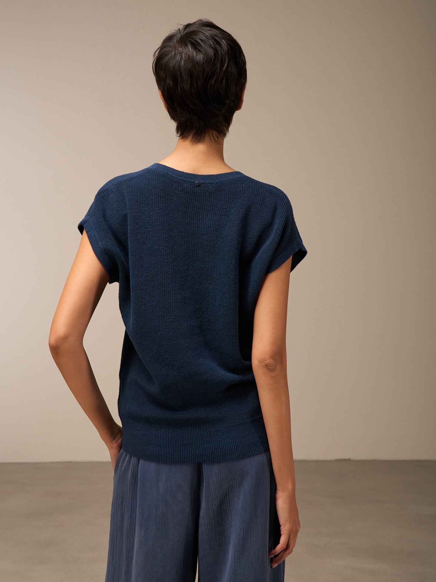 Knitted sweater vest