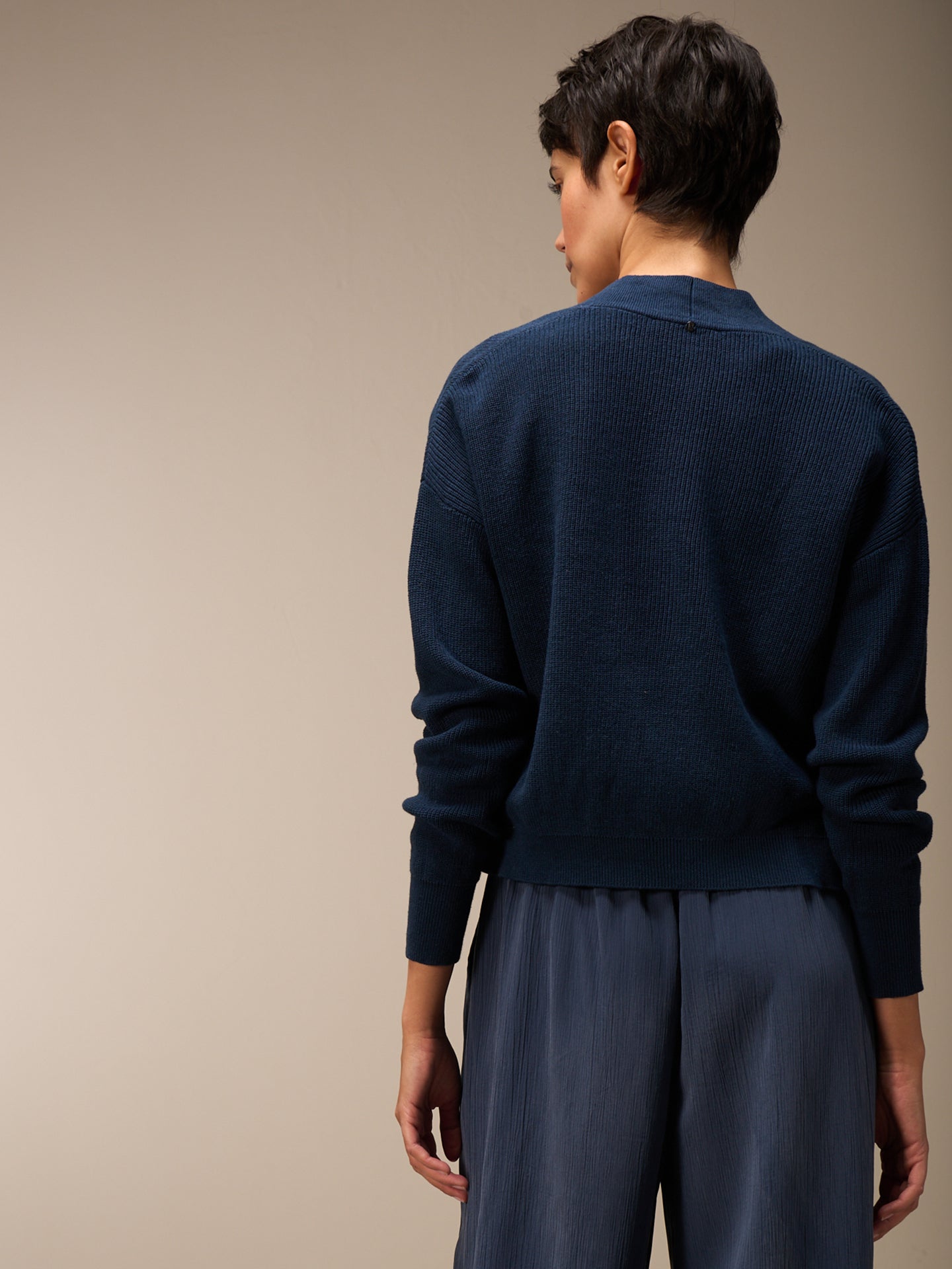 Strickjacke mit V-Ausschnitt