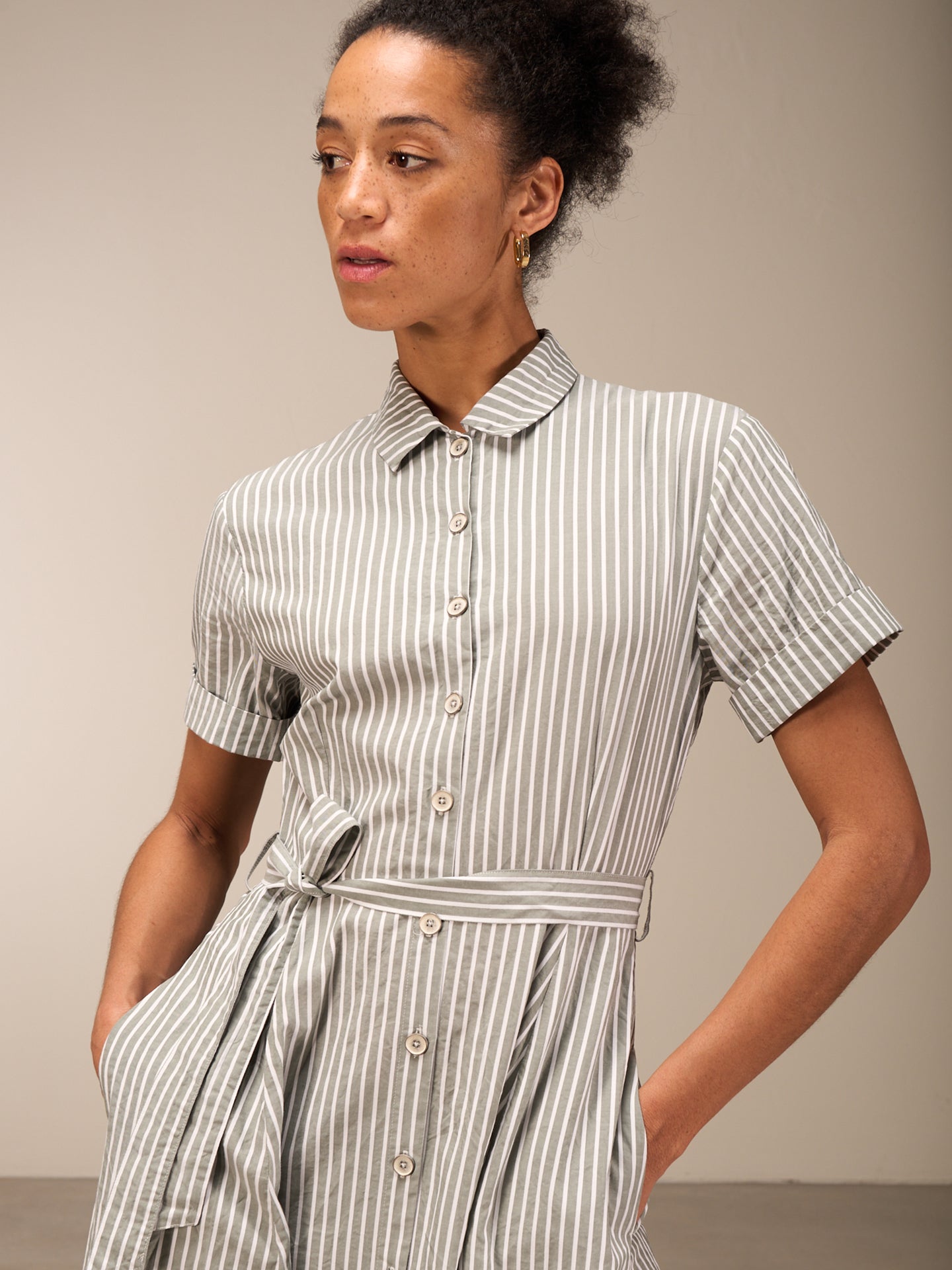 Kleid mit Knopfverschluss
