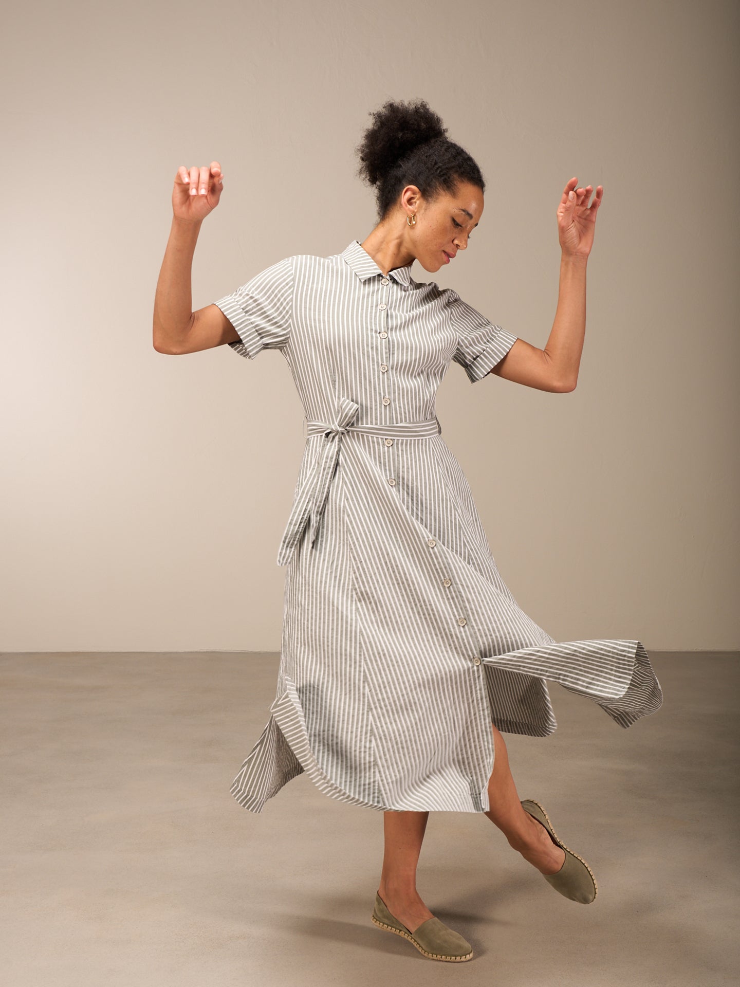 Kleid mit Knopfverschluss