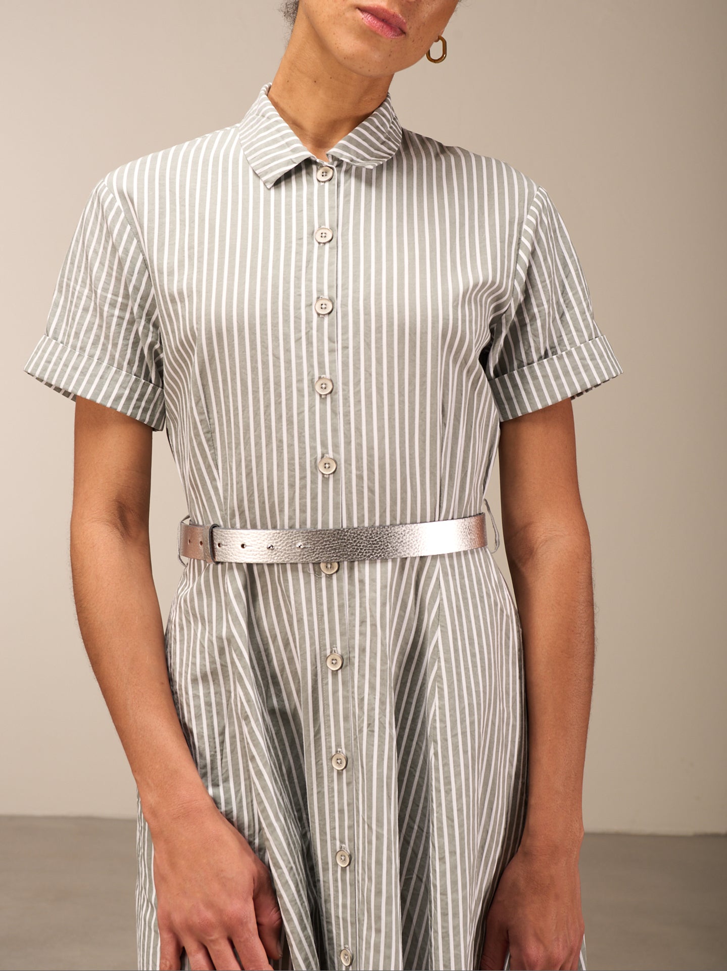 Kleid mit Knopfverschluss