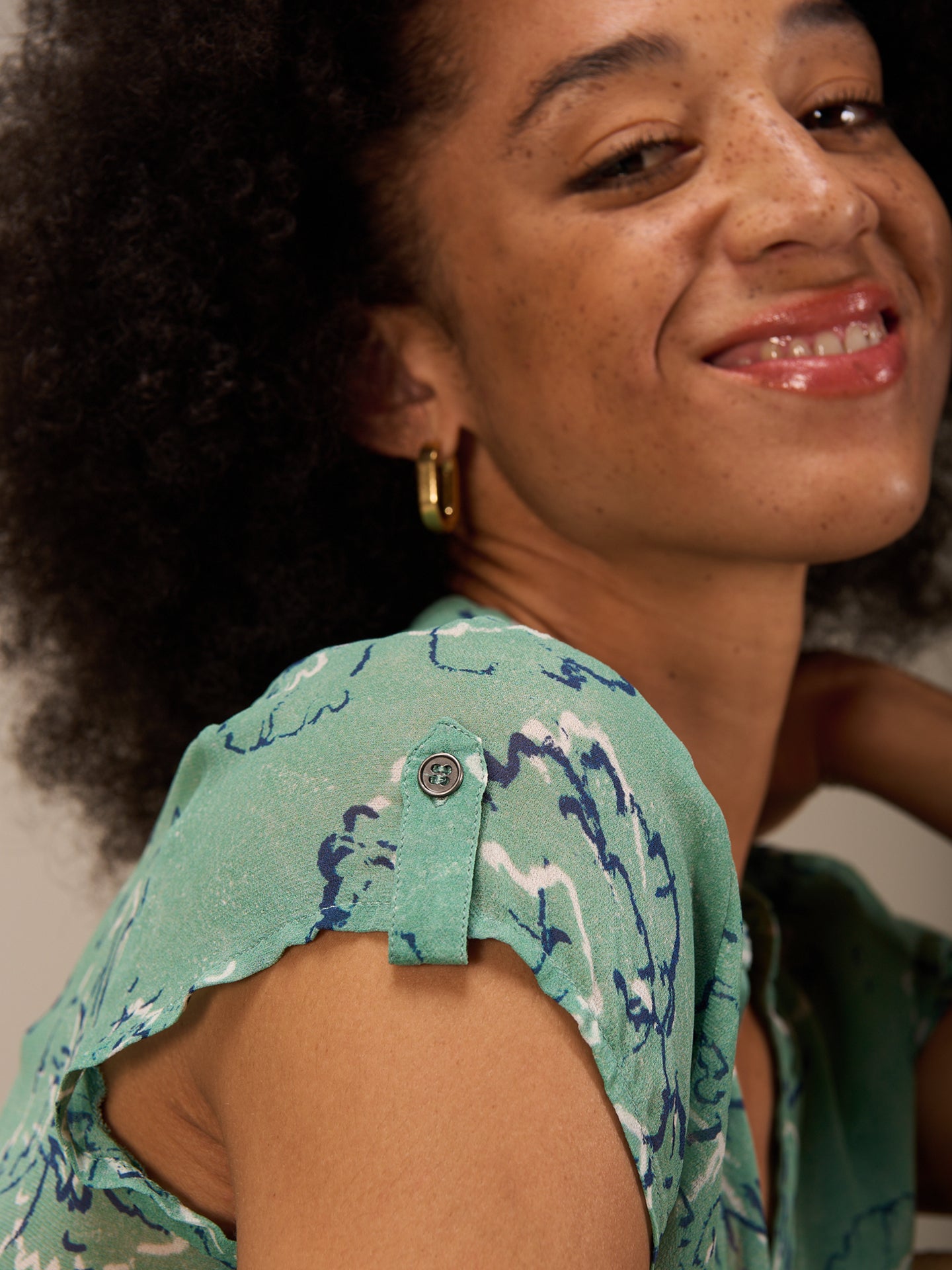 Blusa con scollo rotondo