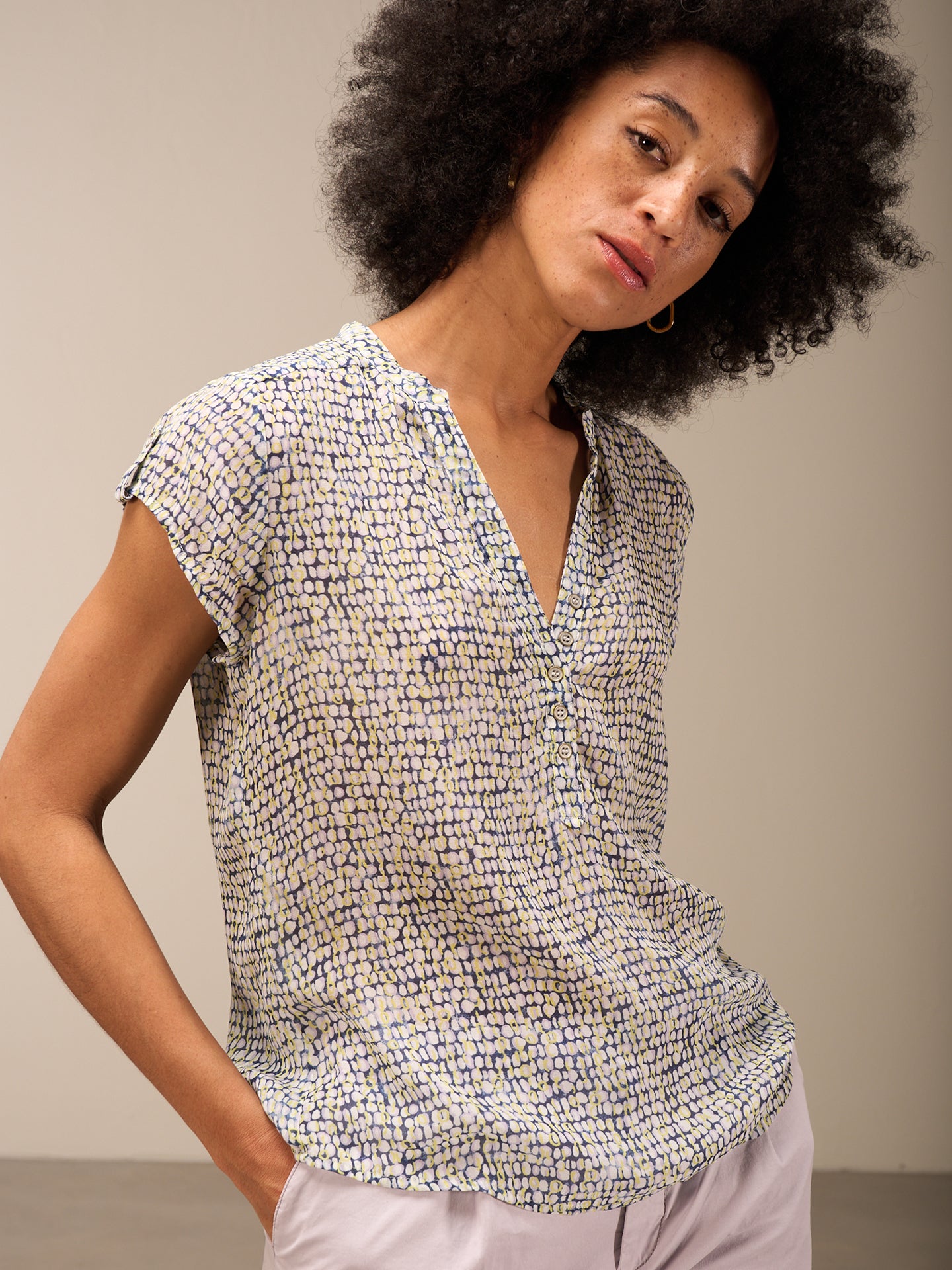 Blusa con scollo rotondo