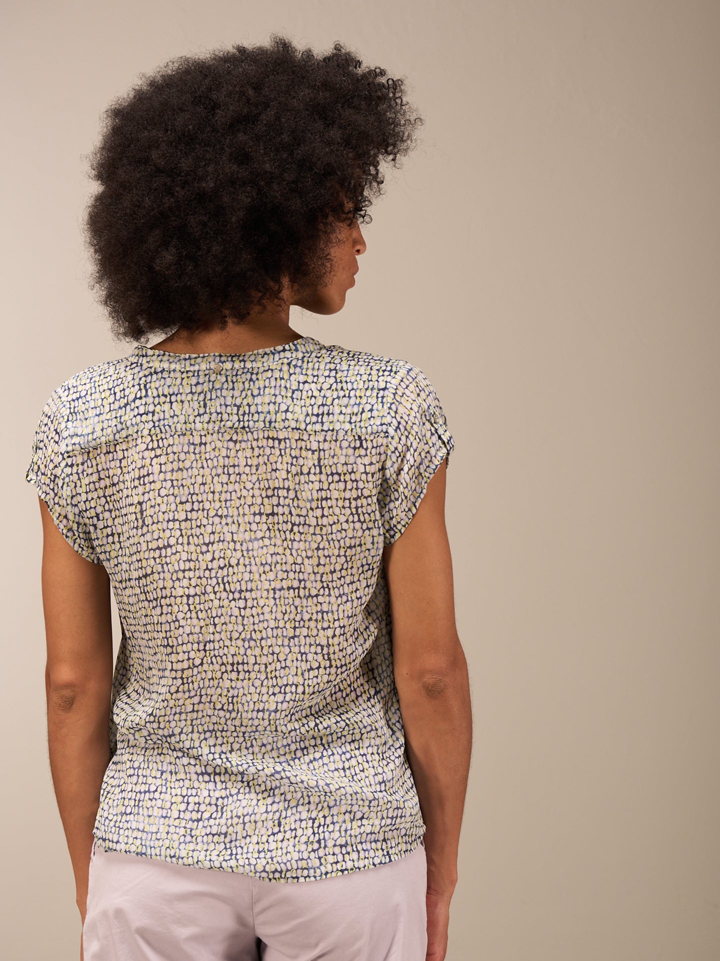 Blusa con scollo rotondo