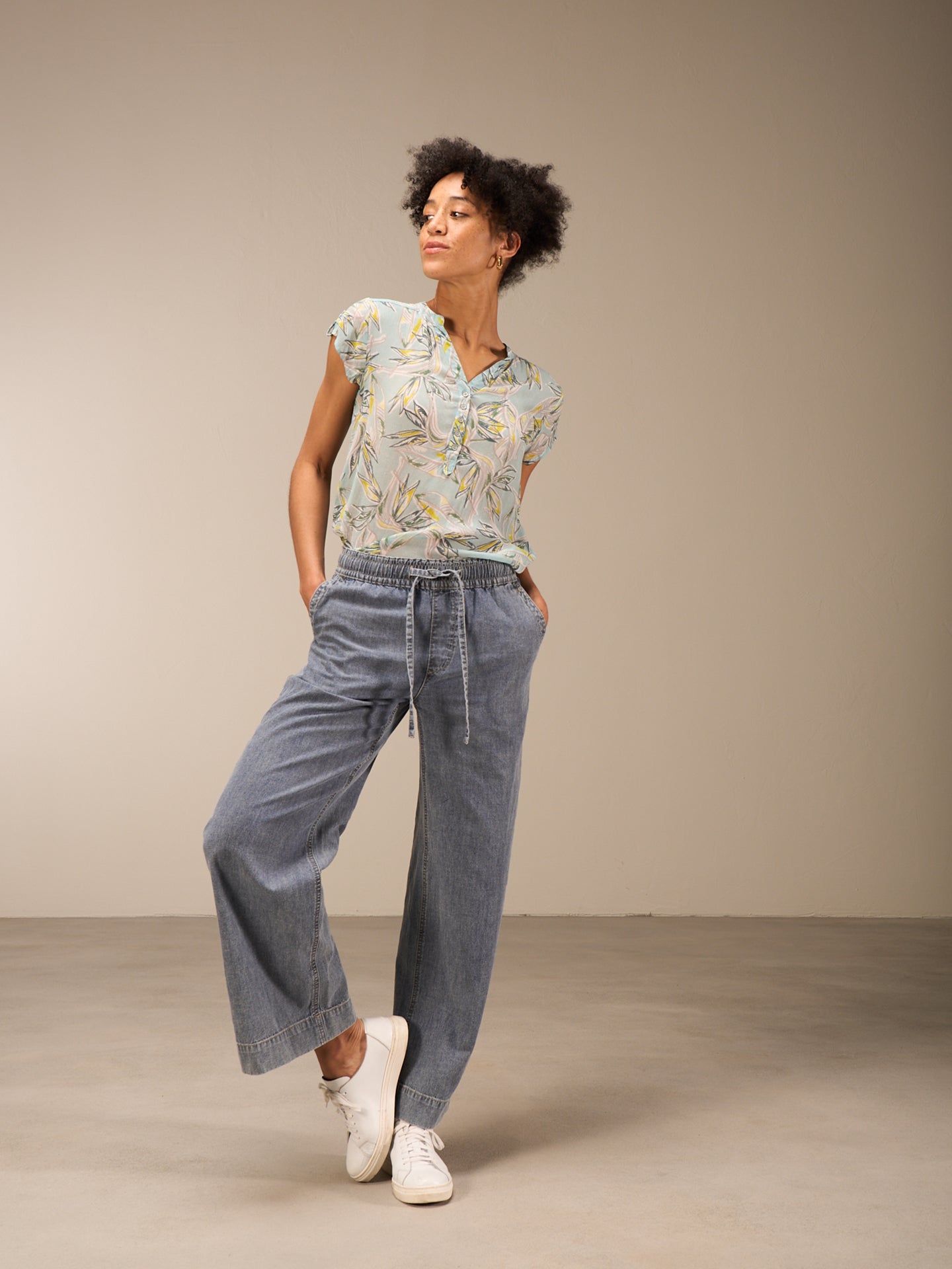 Blusa con scollo rotondo