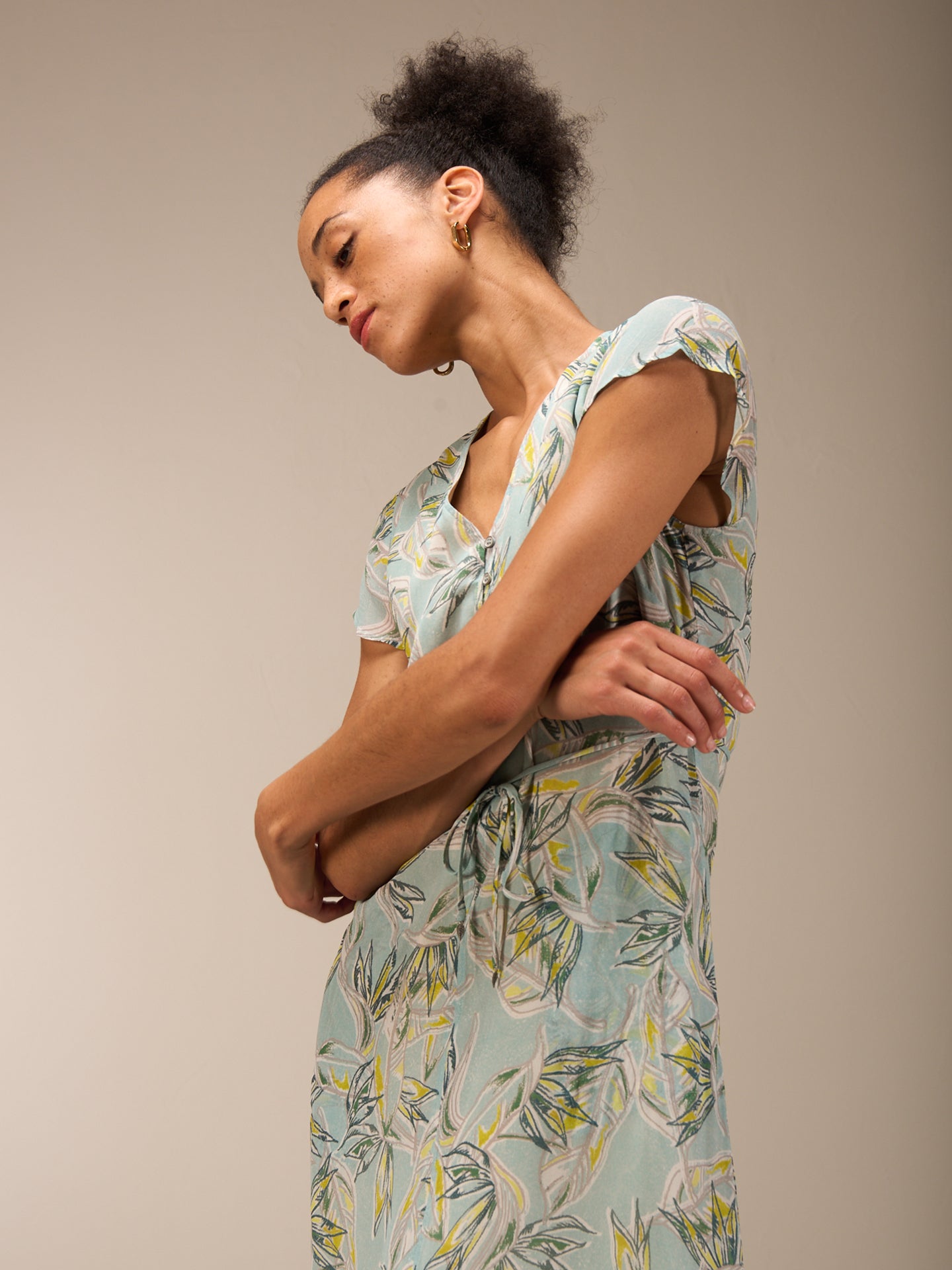 Kleid mit V-Ausschnitt
