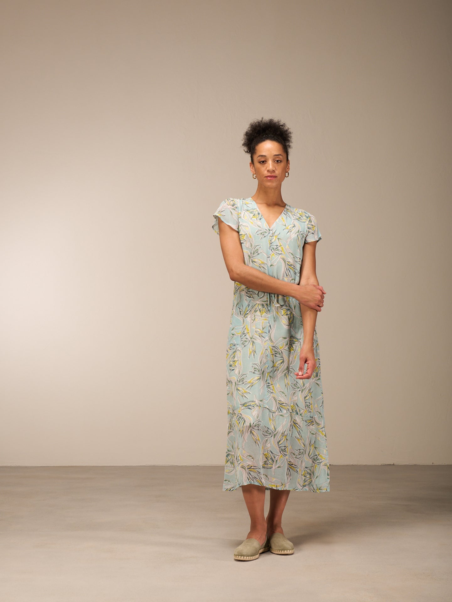 Kleid mit V-Ausschnitt