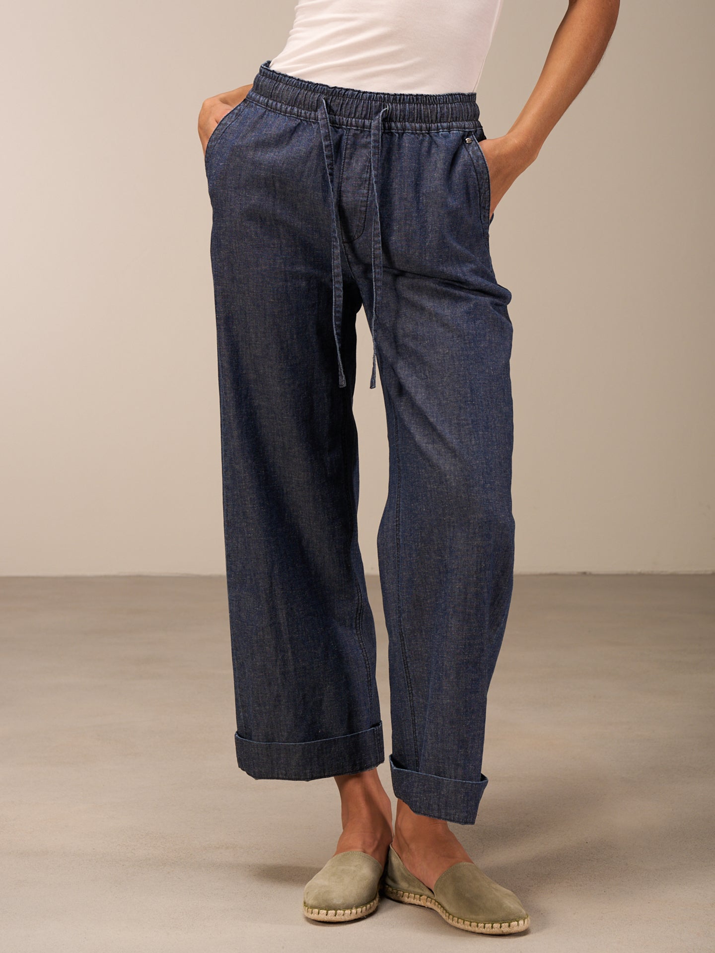 Wide-leg trousers