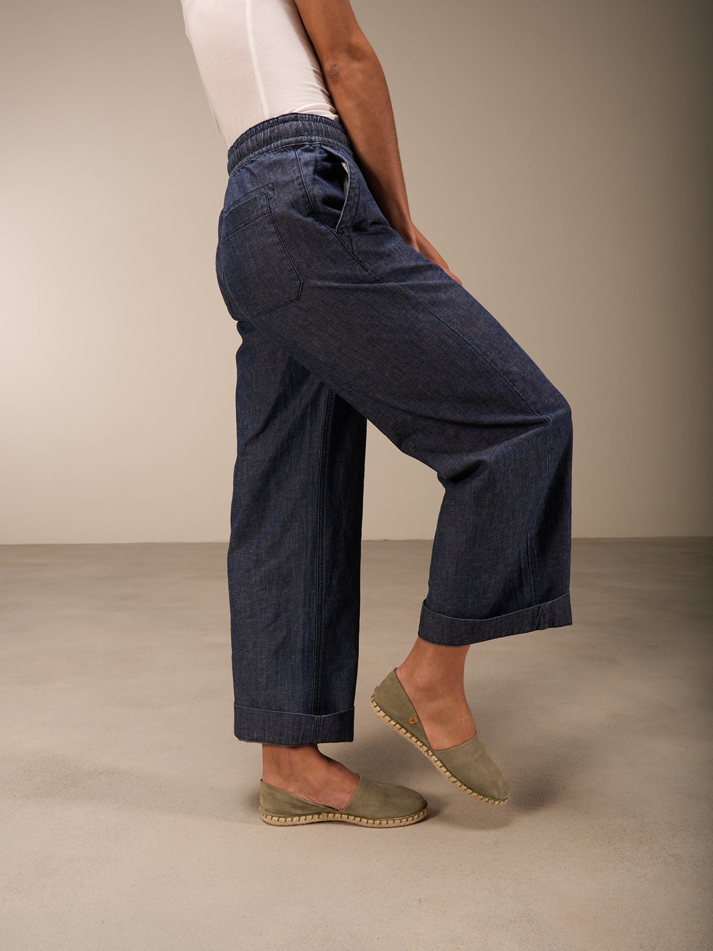 Wide-leg trousers