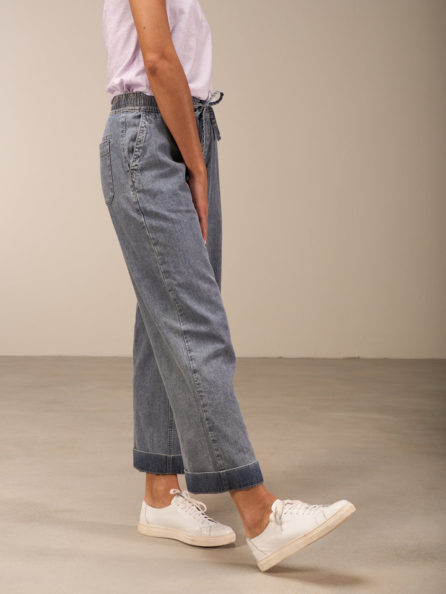 Wide-leg trousers