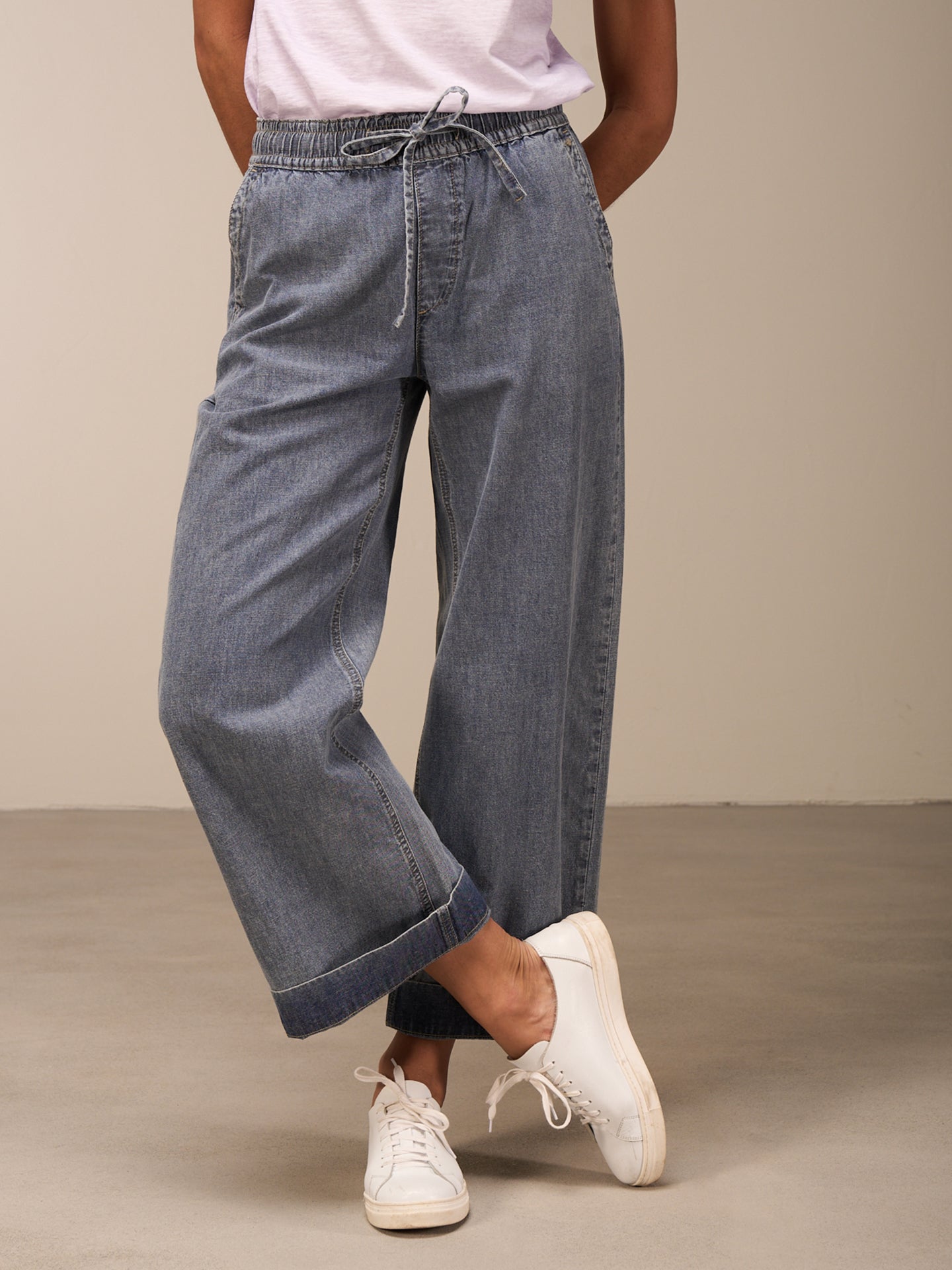 Wide-leg trousers