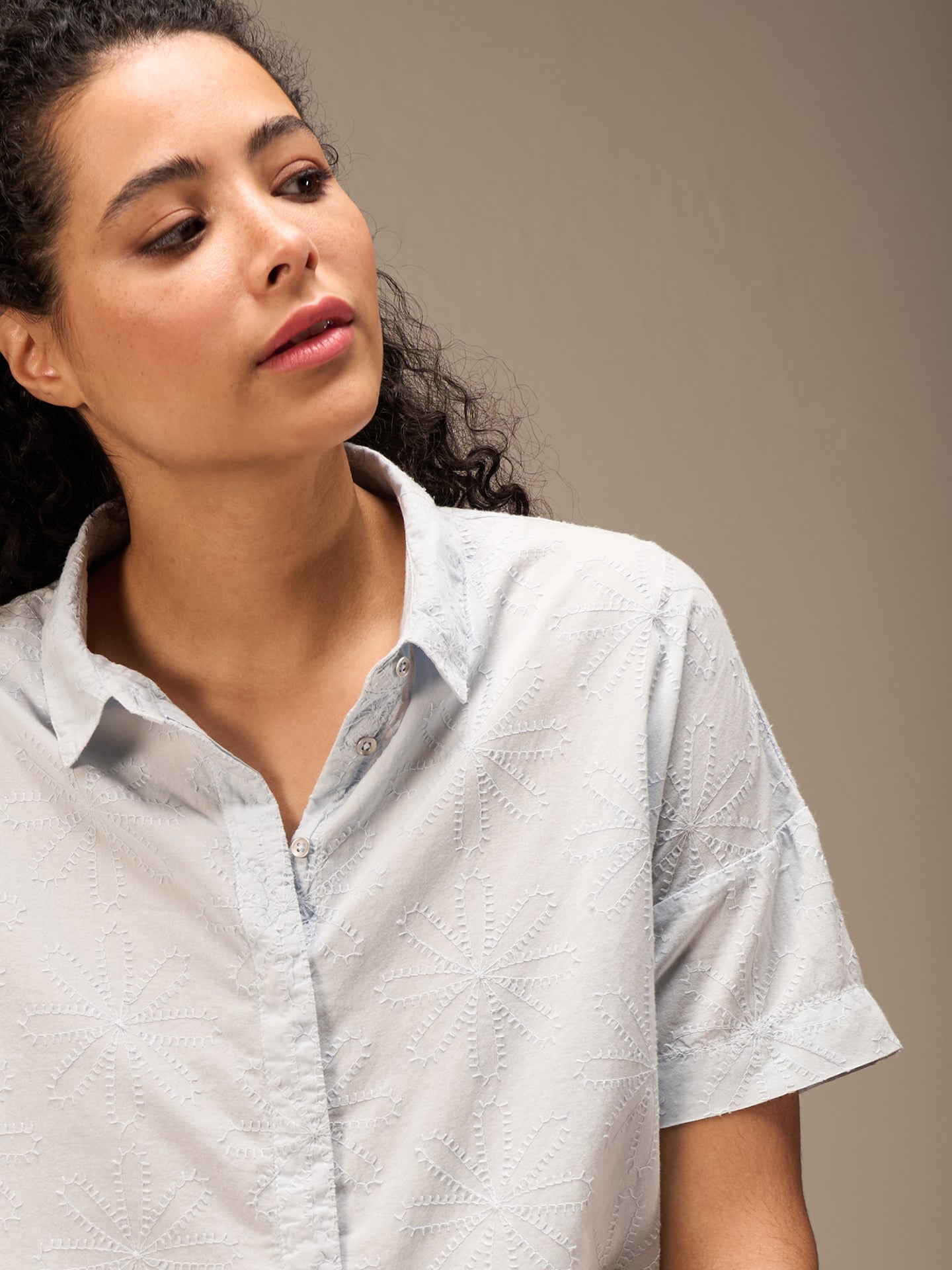 Bluse mit Stickerei