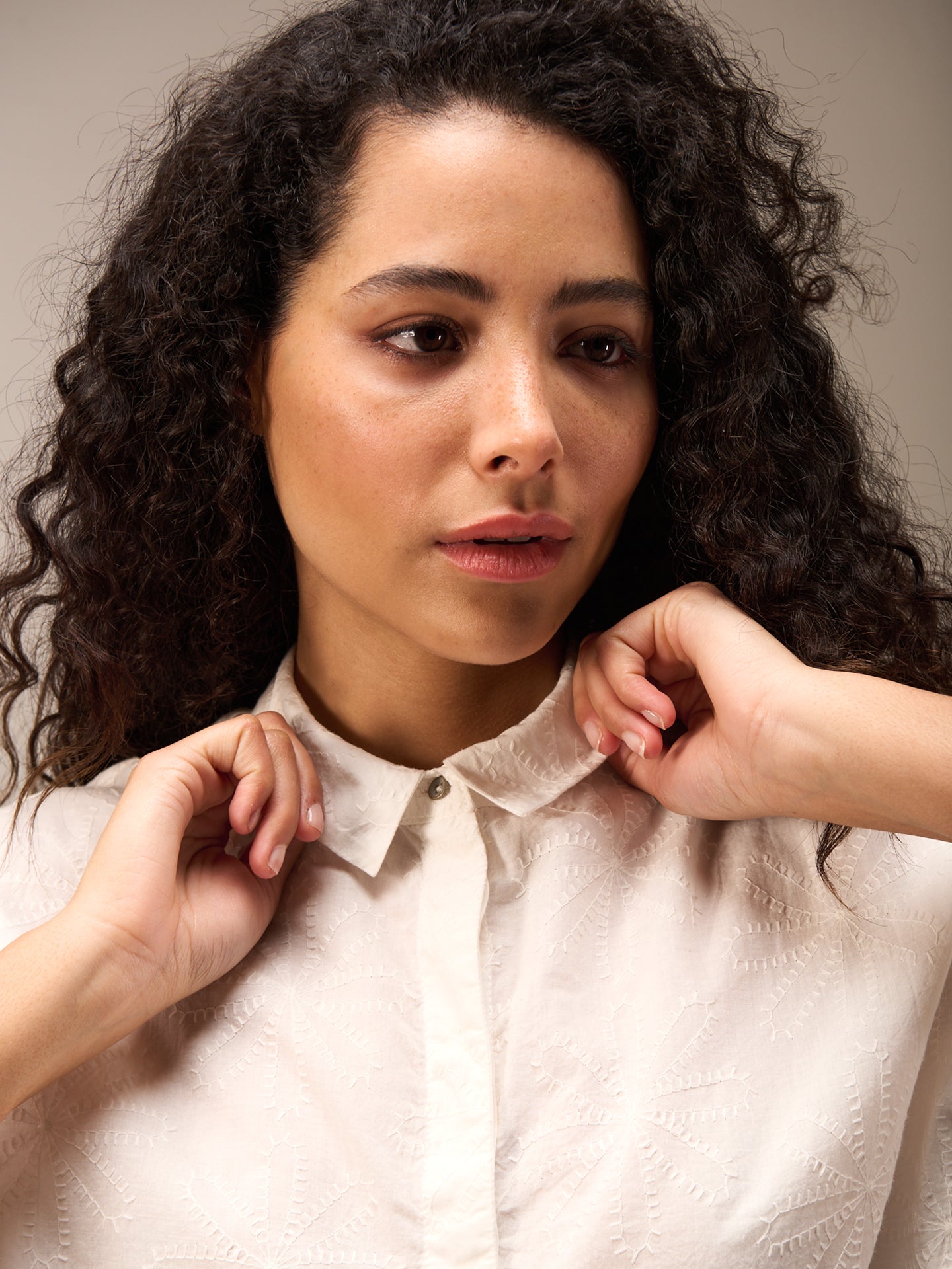 Bluse mit Stickerei