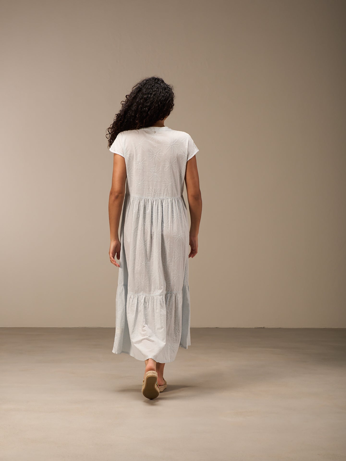 Kleid mit V-Ausschnitt