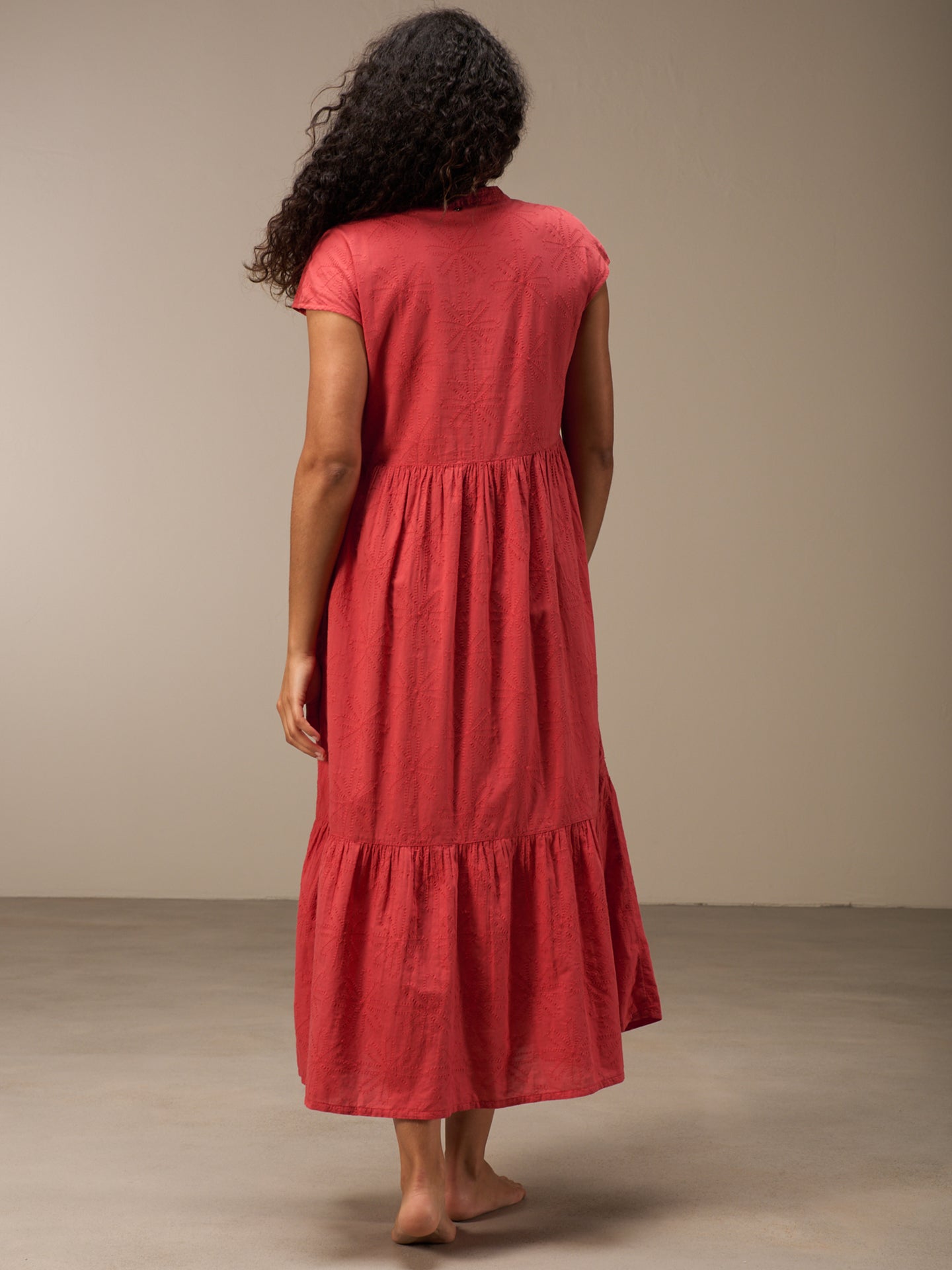 Kleid mit V-Ausschnitt