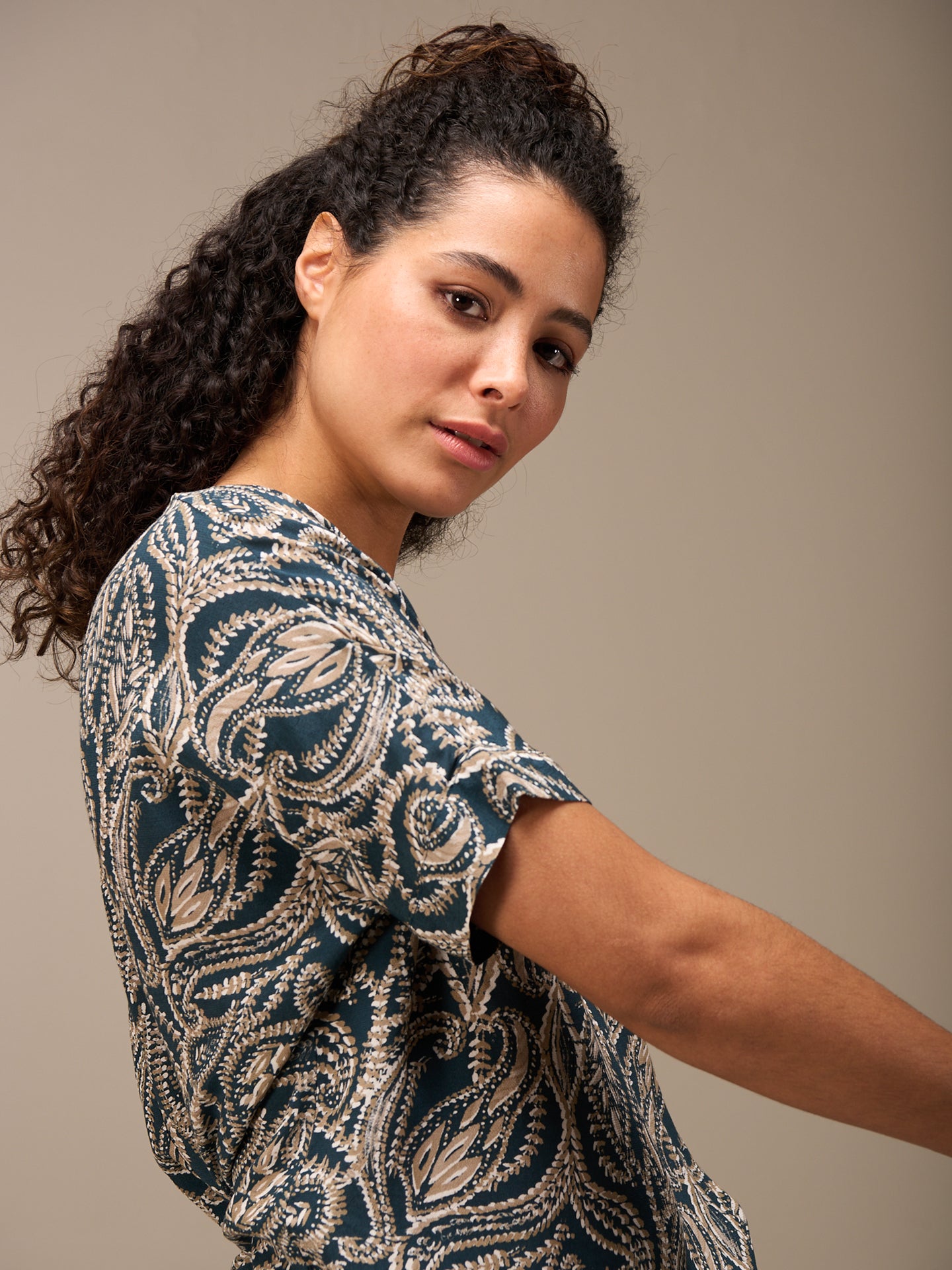 Bluse mit Knoten