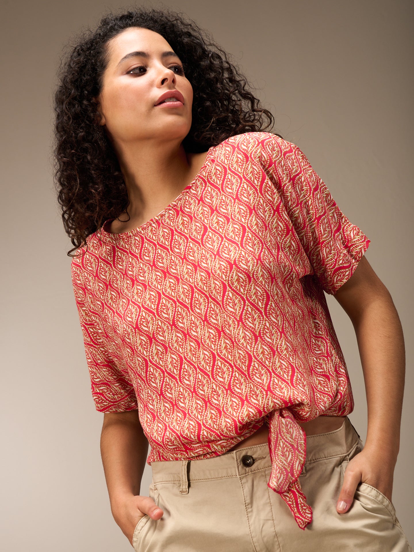 Bluse mit Knoten
