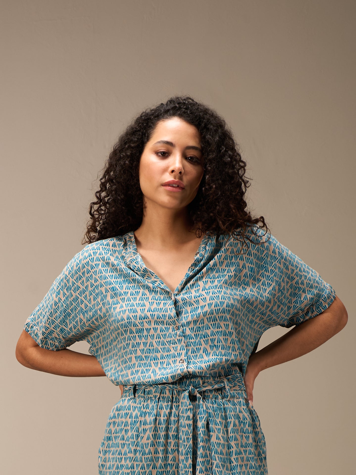 Bluse mit Stehkragen