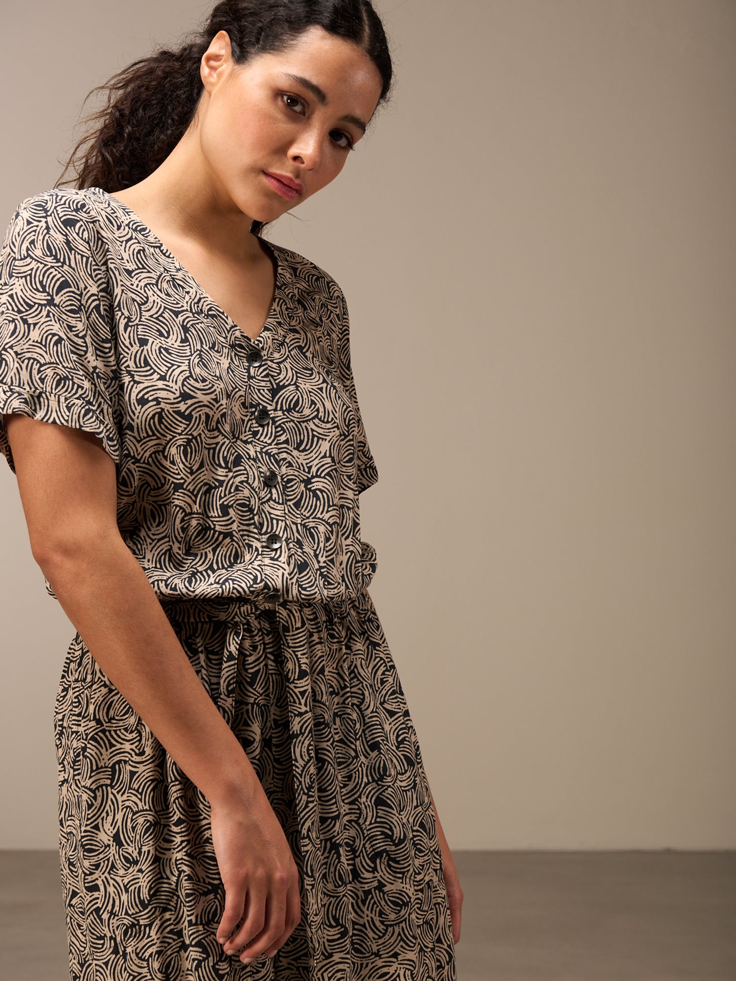 Jumpsuit mit V-Ausschnitt