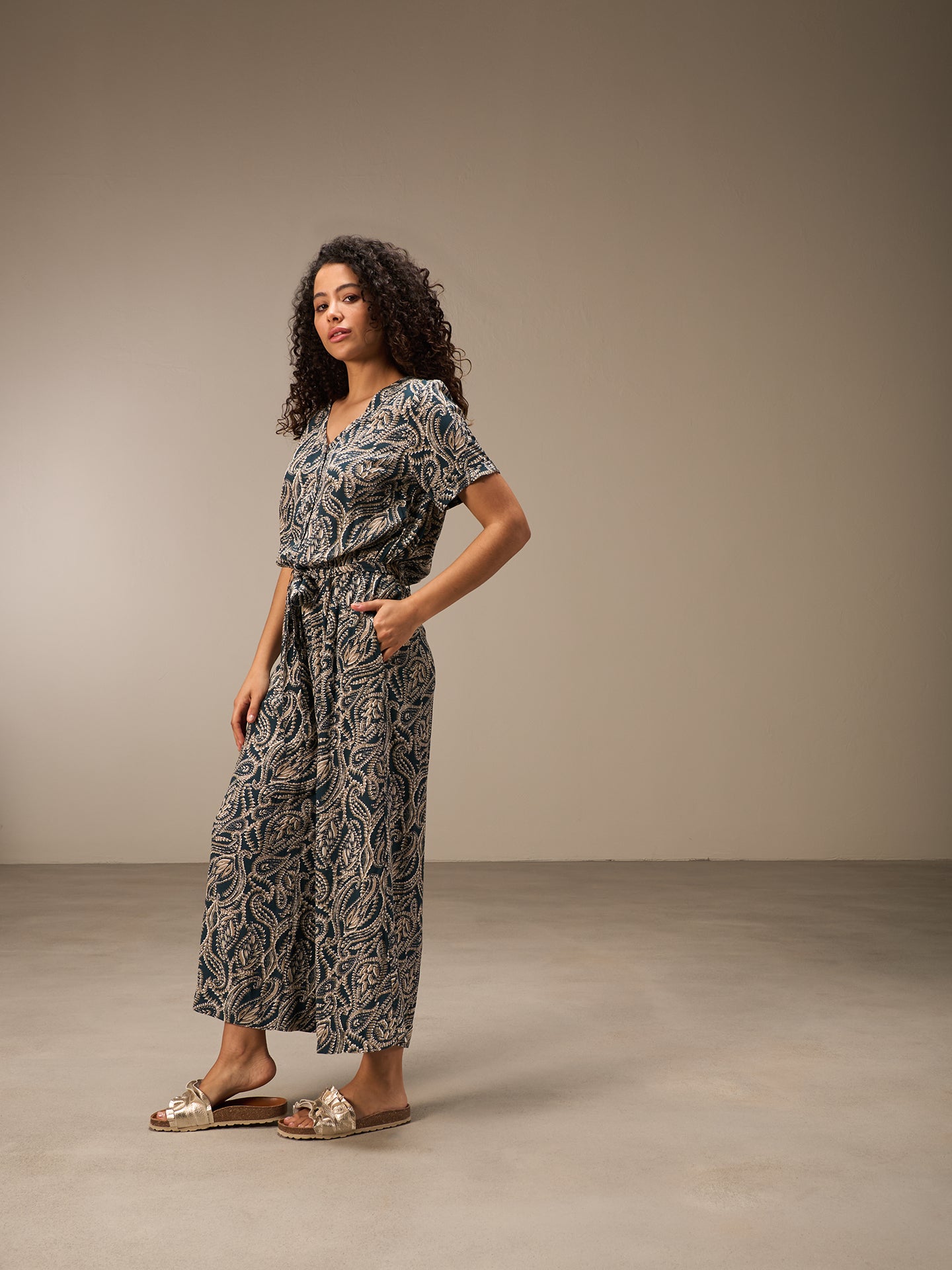 Jumpsuit mit V-Ausschnitt