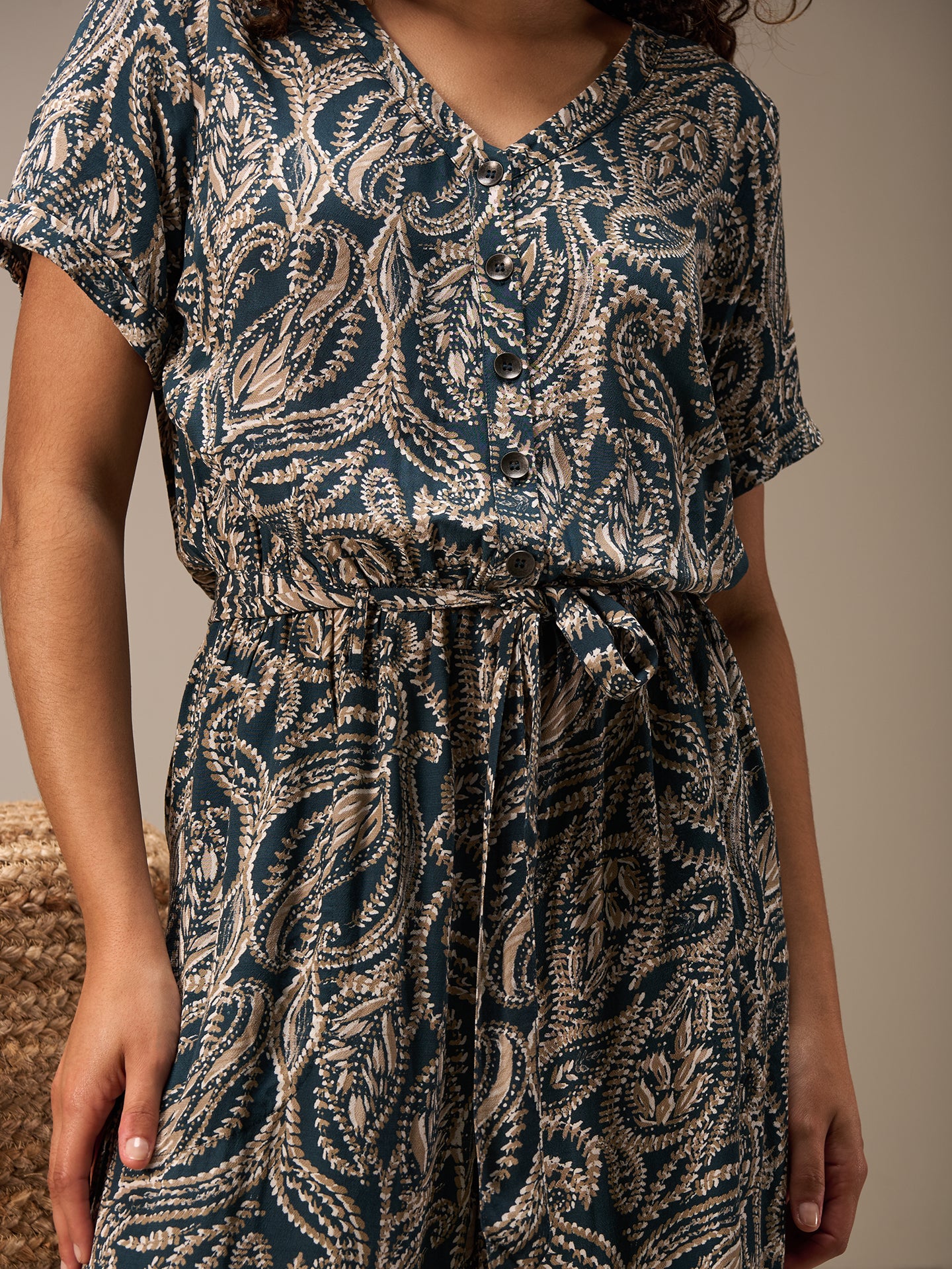 Jumpsuit mit V-Ausschnitt