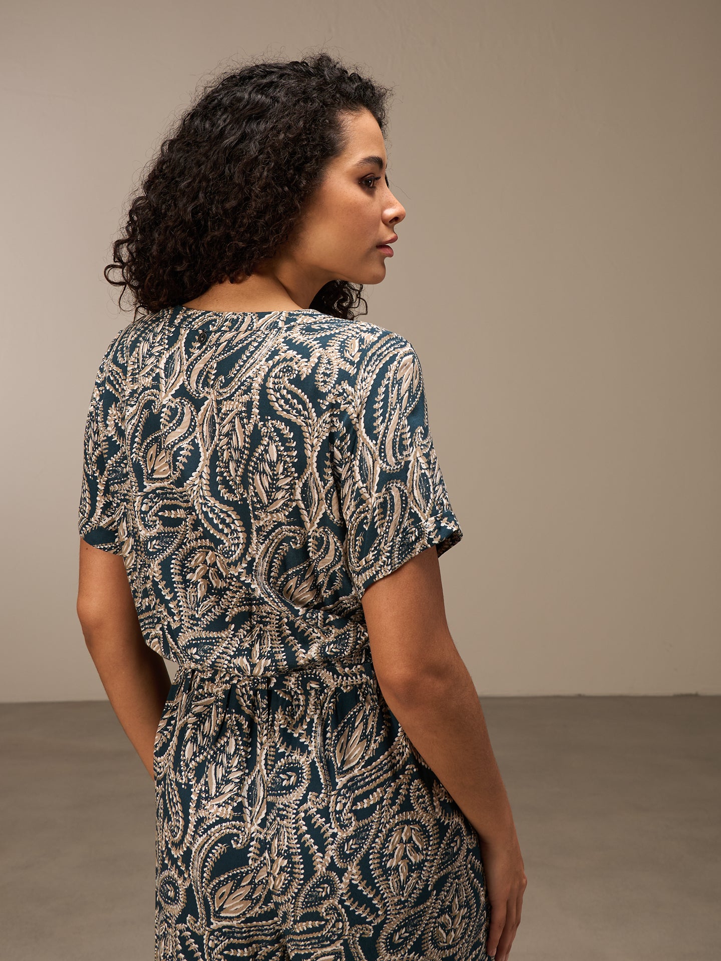 Jumpsuit mit V-Ausschnitt