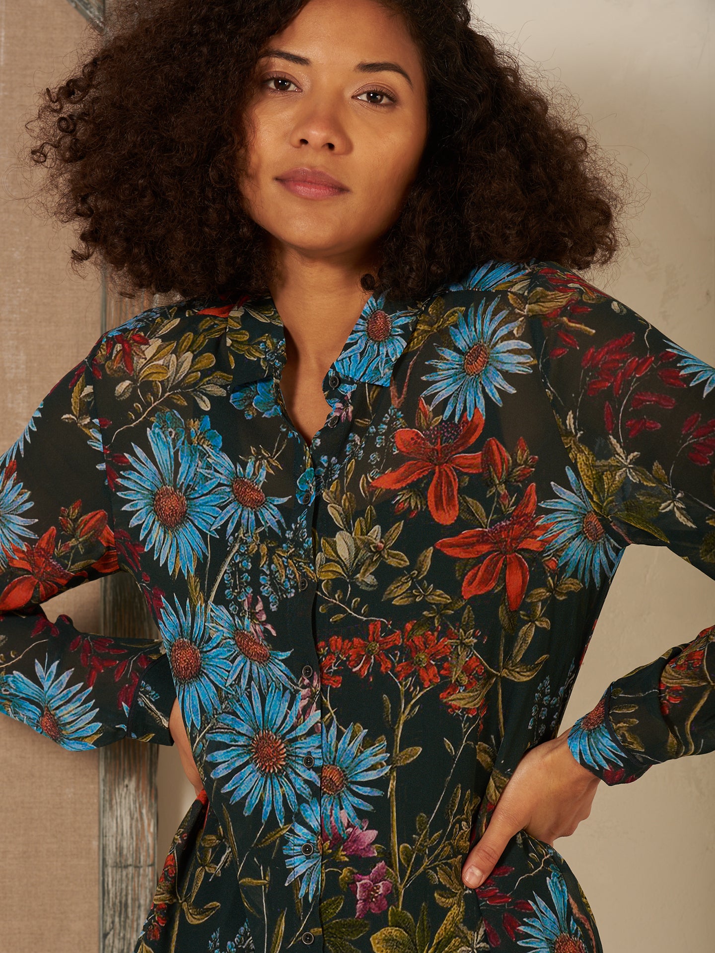 Blusa con abbottonatura