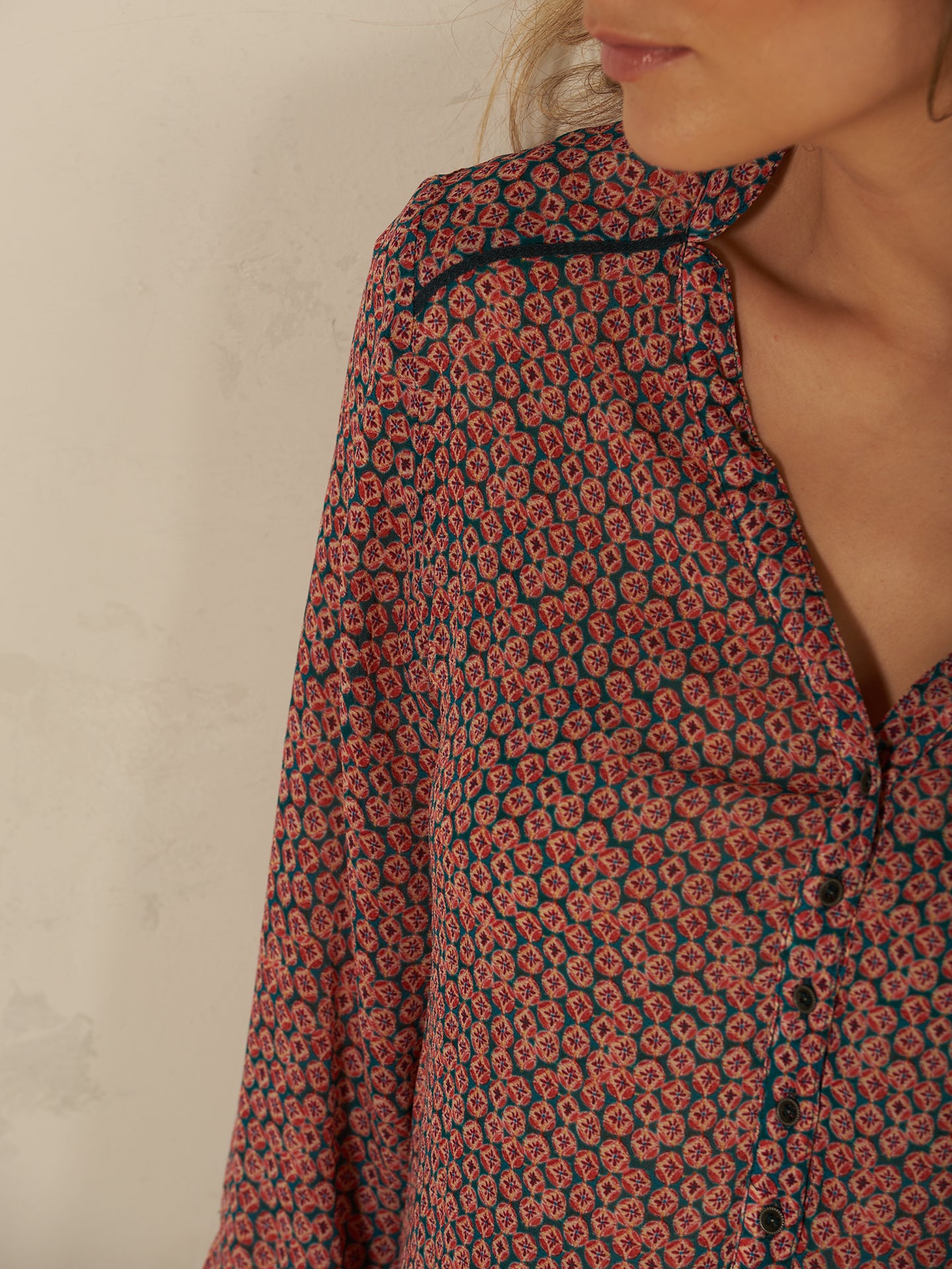 Bluse mit V-Ausschnitt