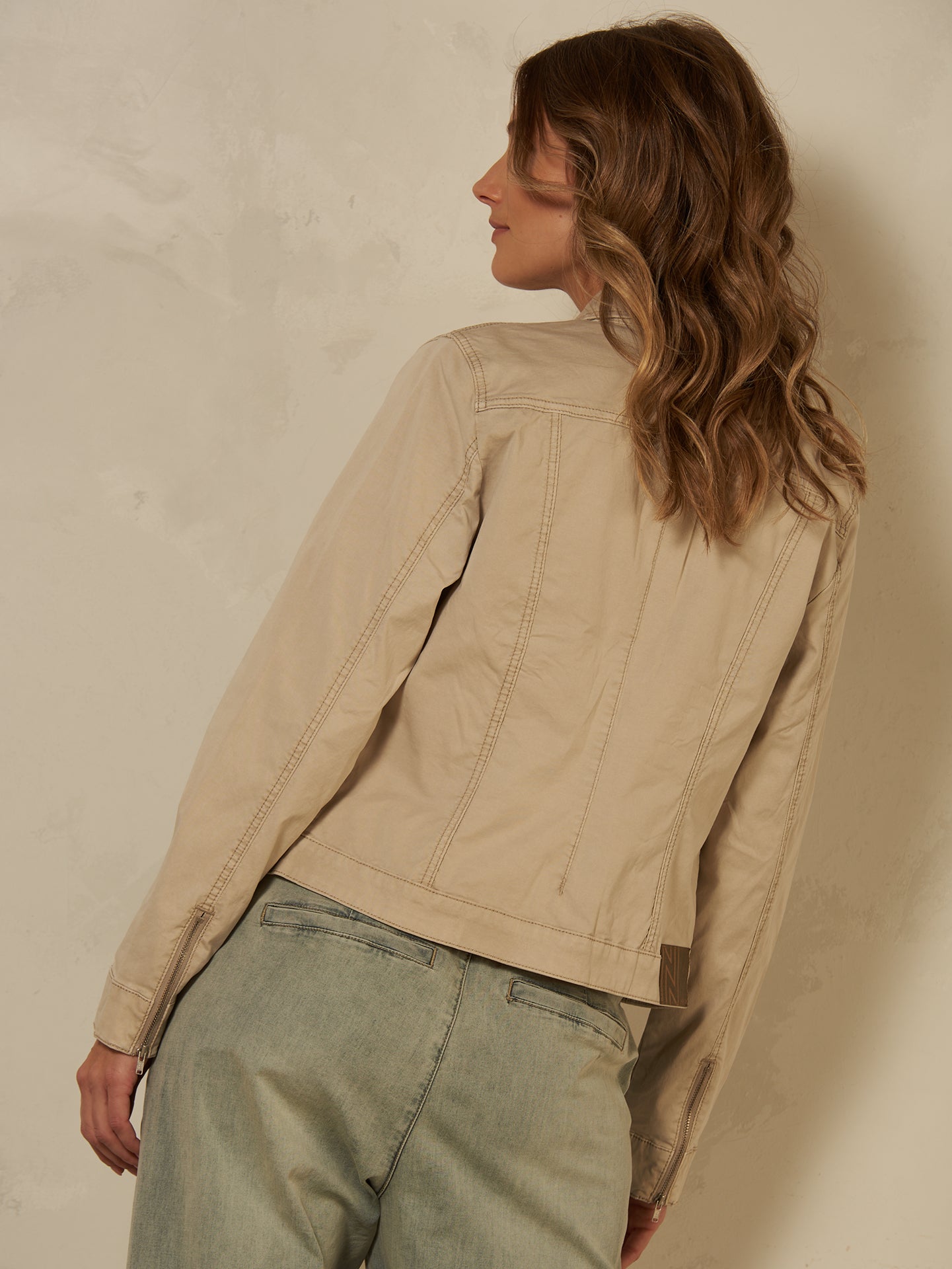 Jacke mit Kopfverschluss