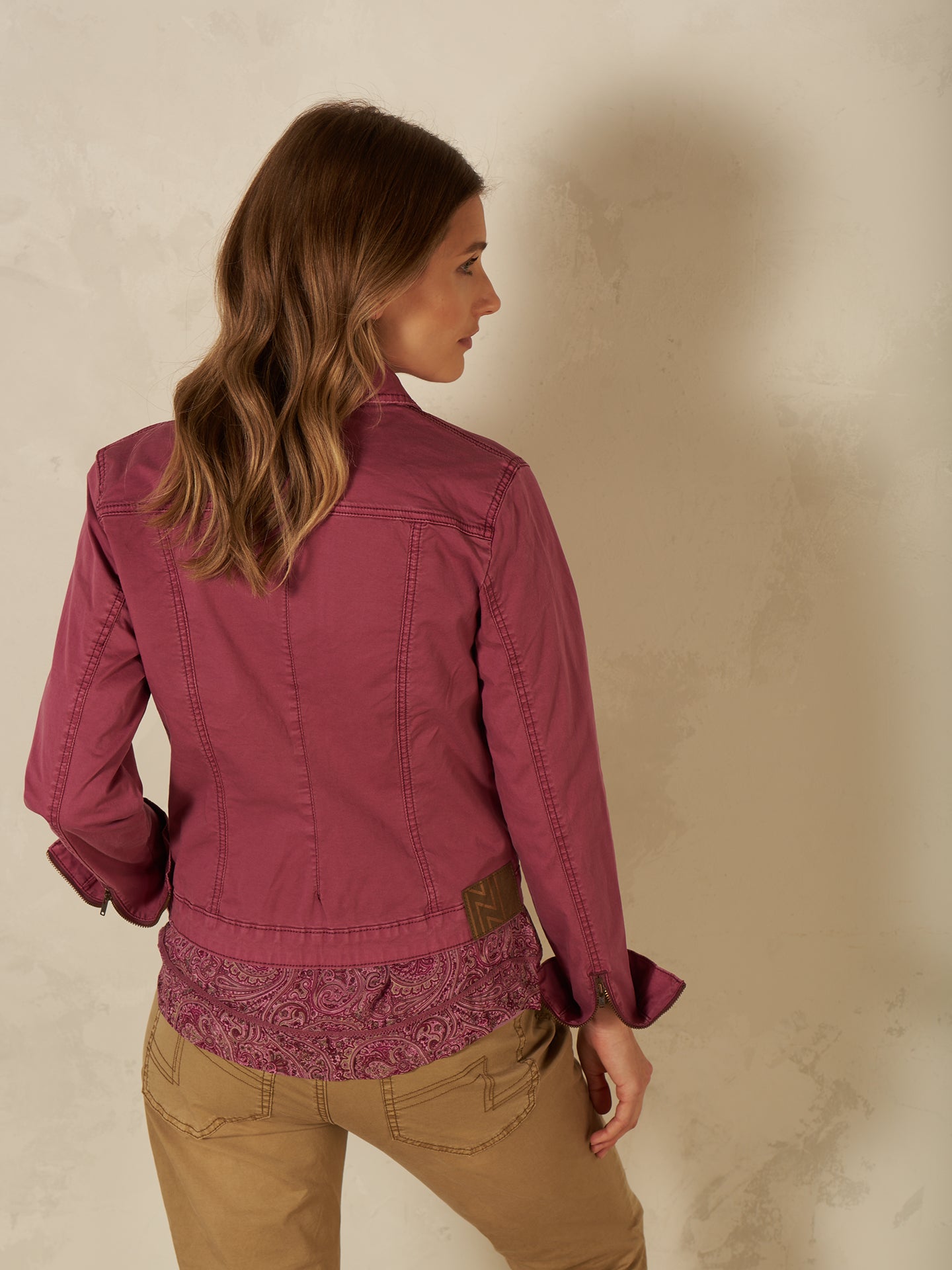Jacke mit Kopfverschluss